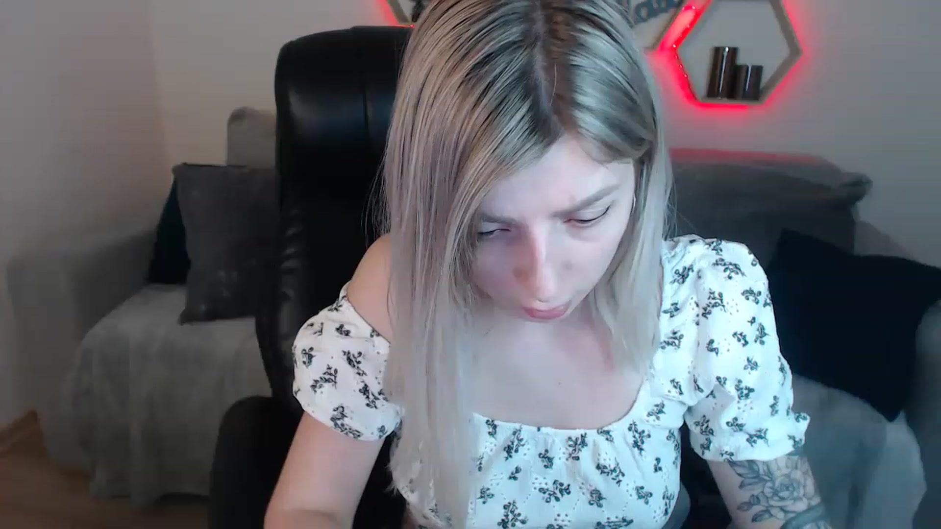 Gallery image thumbnail from NanaFox's myfreecams stream on, 06/03/2023, 13:40 image 13 of 20