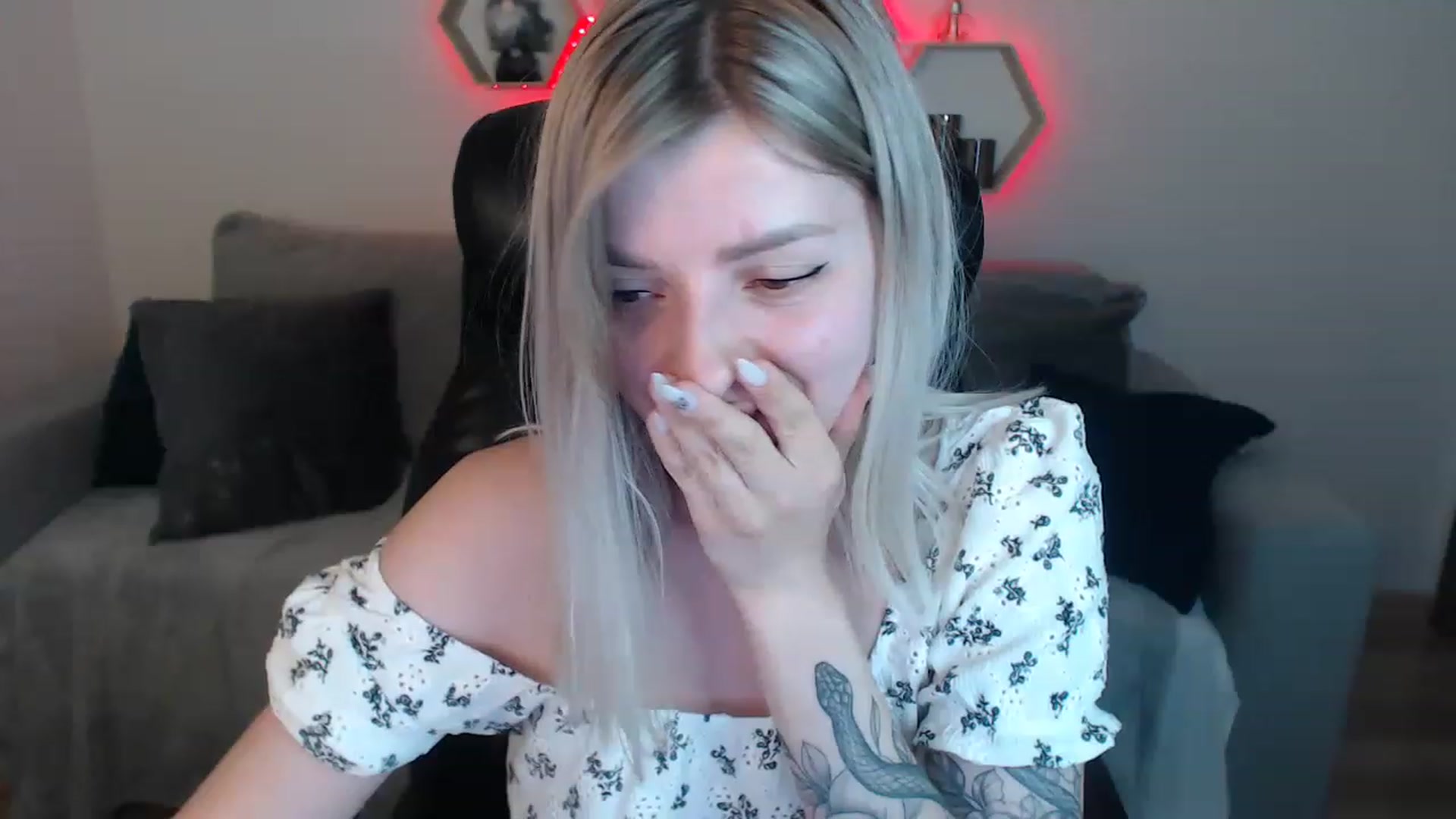 Gallery image thumbnail from NanaFox's myfreecams stream on, 06/03/2023, 13:40 image 20 of 20