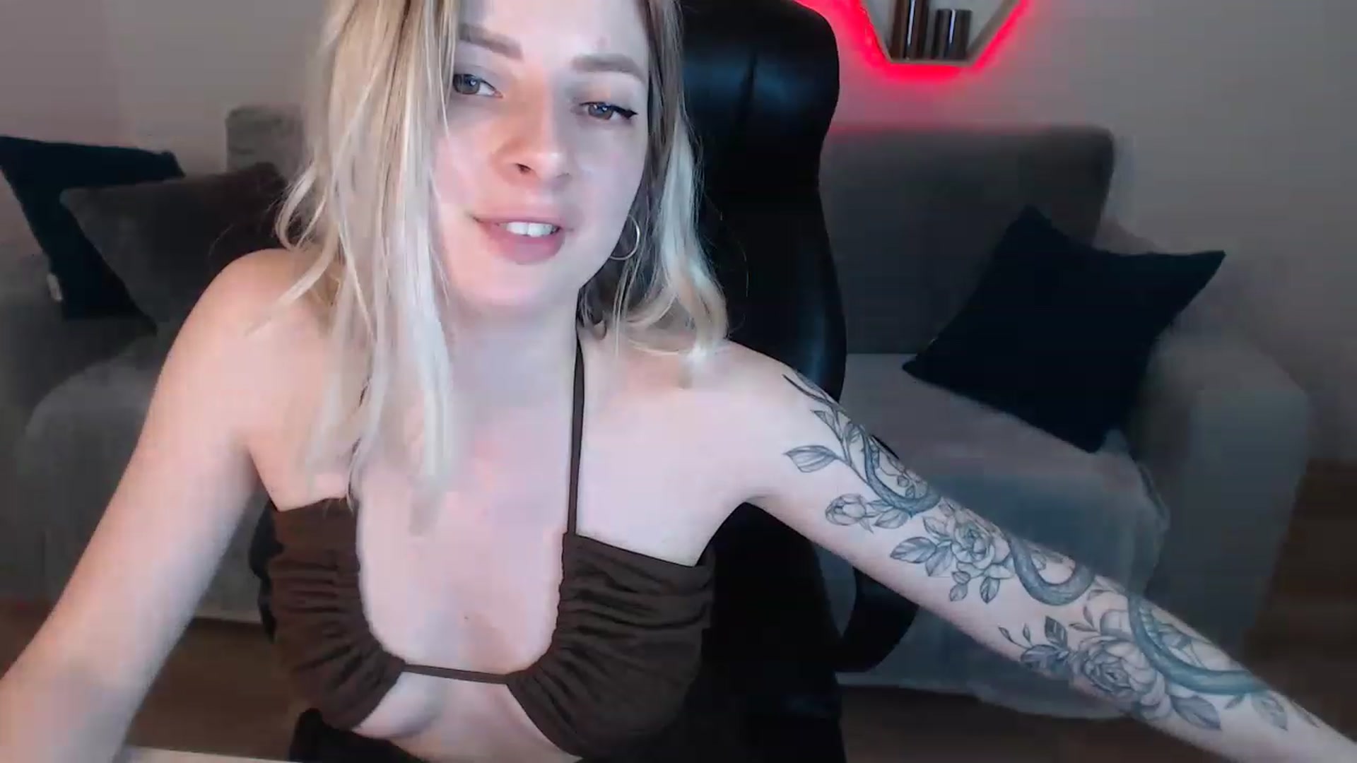 Gallery image thumbnail from NanaFox's myfreecams stream on, 06/07/2023, 12:14 image 11 of 20