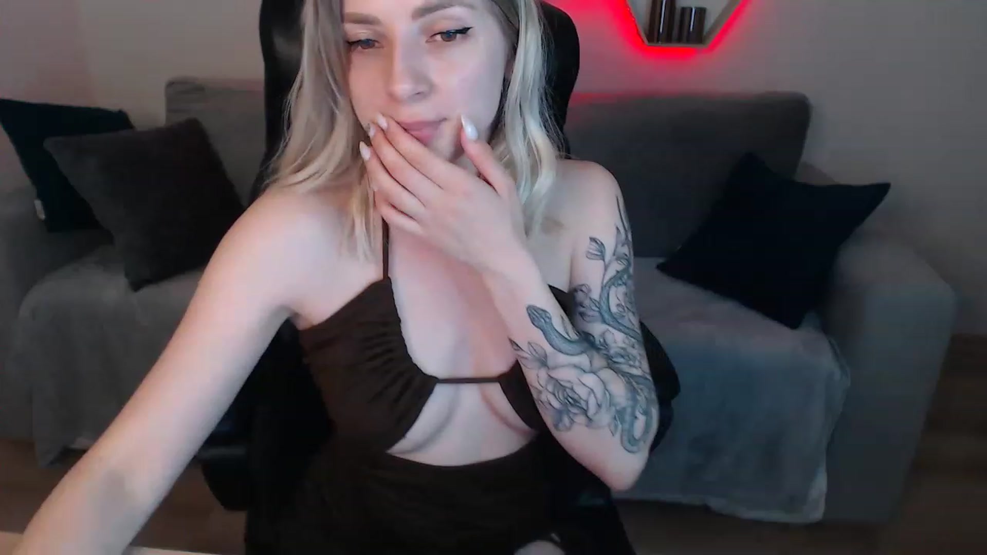 Gallery image thumbnail from NanaFox's myfreecams stream on, 06/07/2023, 12:14 image 10 of 20