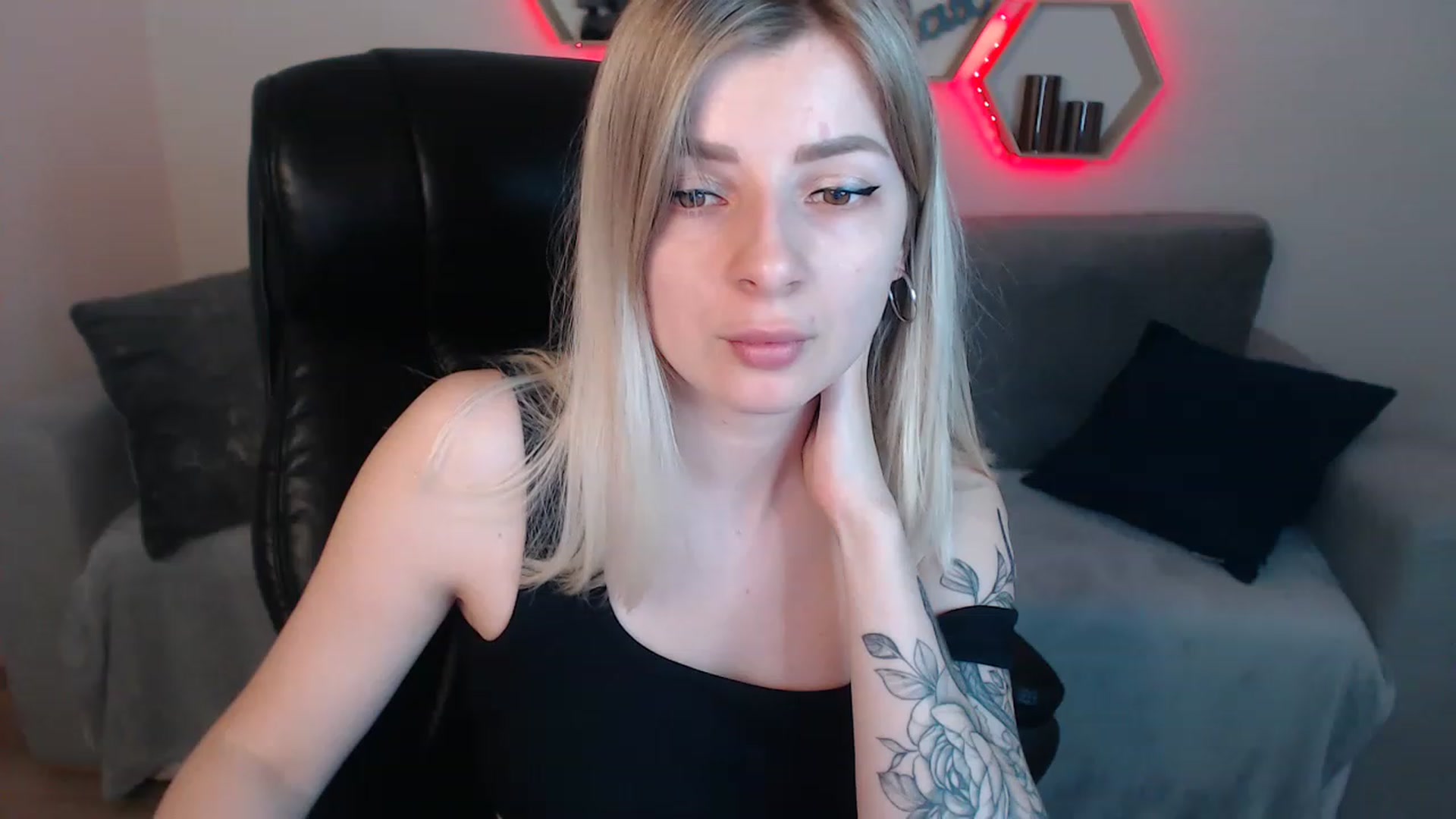 Gallery image thumbnail from NanaFox's myfreecams stream on, 06/10/2023, 09:09 image 8 of 20