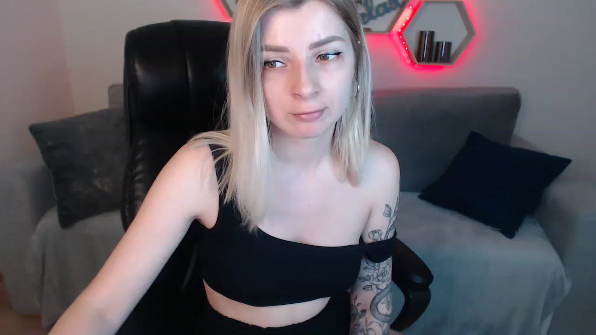 Gallery image thumbnail from NanaFox's myfreecams stream on, 06/10/2023, 09:09 image 12 of 20