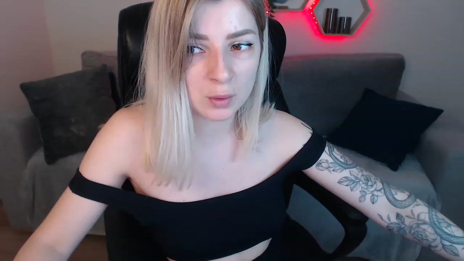 Gallery image thumbnail from NanaFox's myfreecams stream on, 06/10/2023, 09:09 image 1 of 20