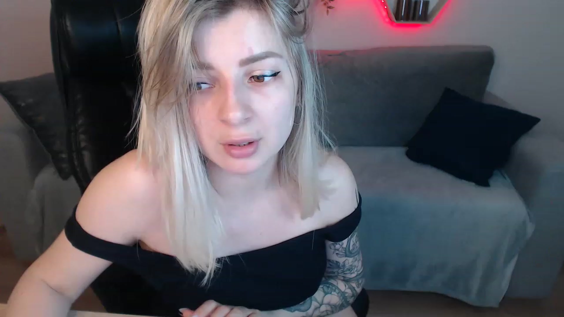 Gallery image thumbnail from NanaFox's myfreecams stream on, 06/10/2023, 10:41 image 3 of 20