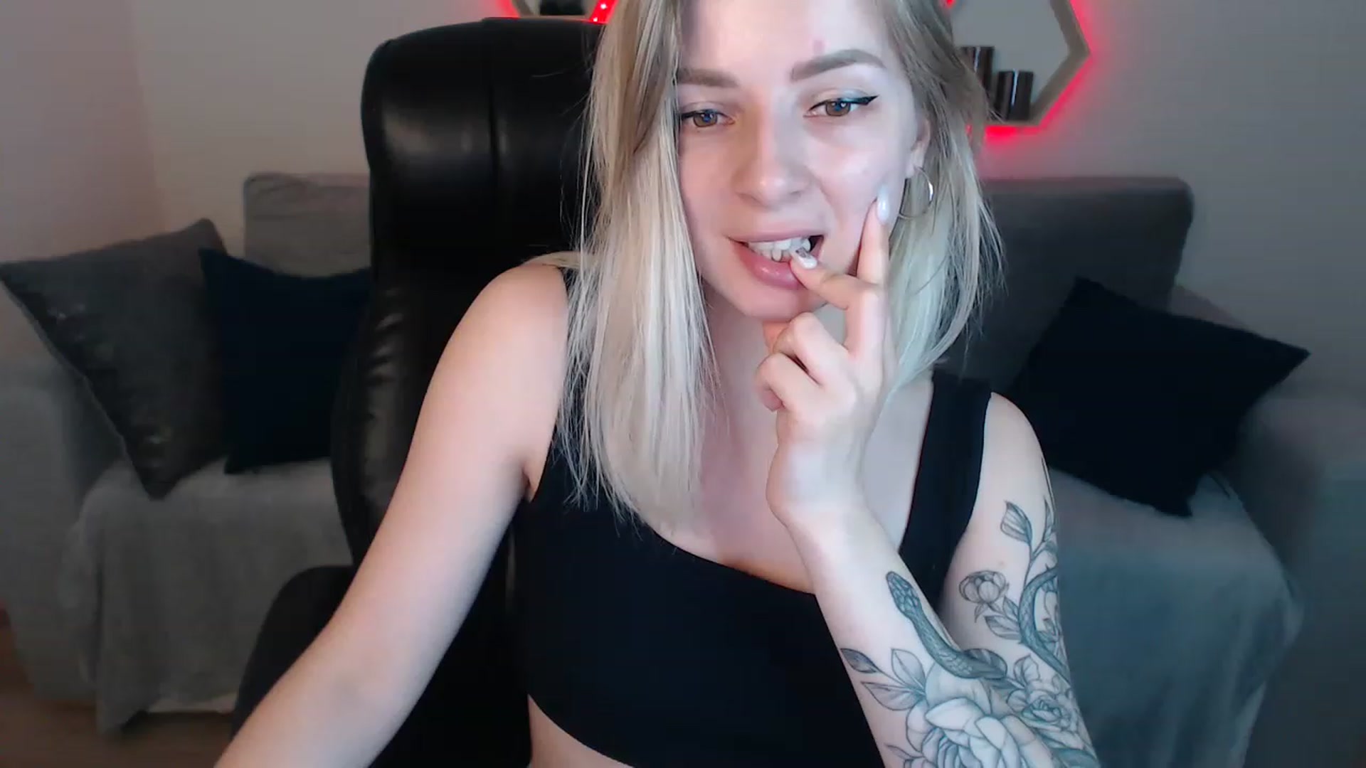 Gallery image thumbnail from NanaFox's myfreecams stream on, 06/10/2023, 11:41 image 5 of 20