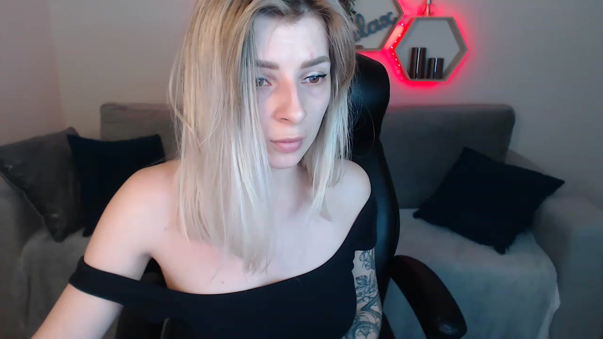 Gallery image thumbnail from NanaFox's myfreecams stream on, 06/10/2023, 13:03 image 6 of 20
