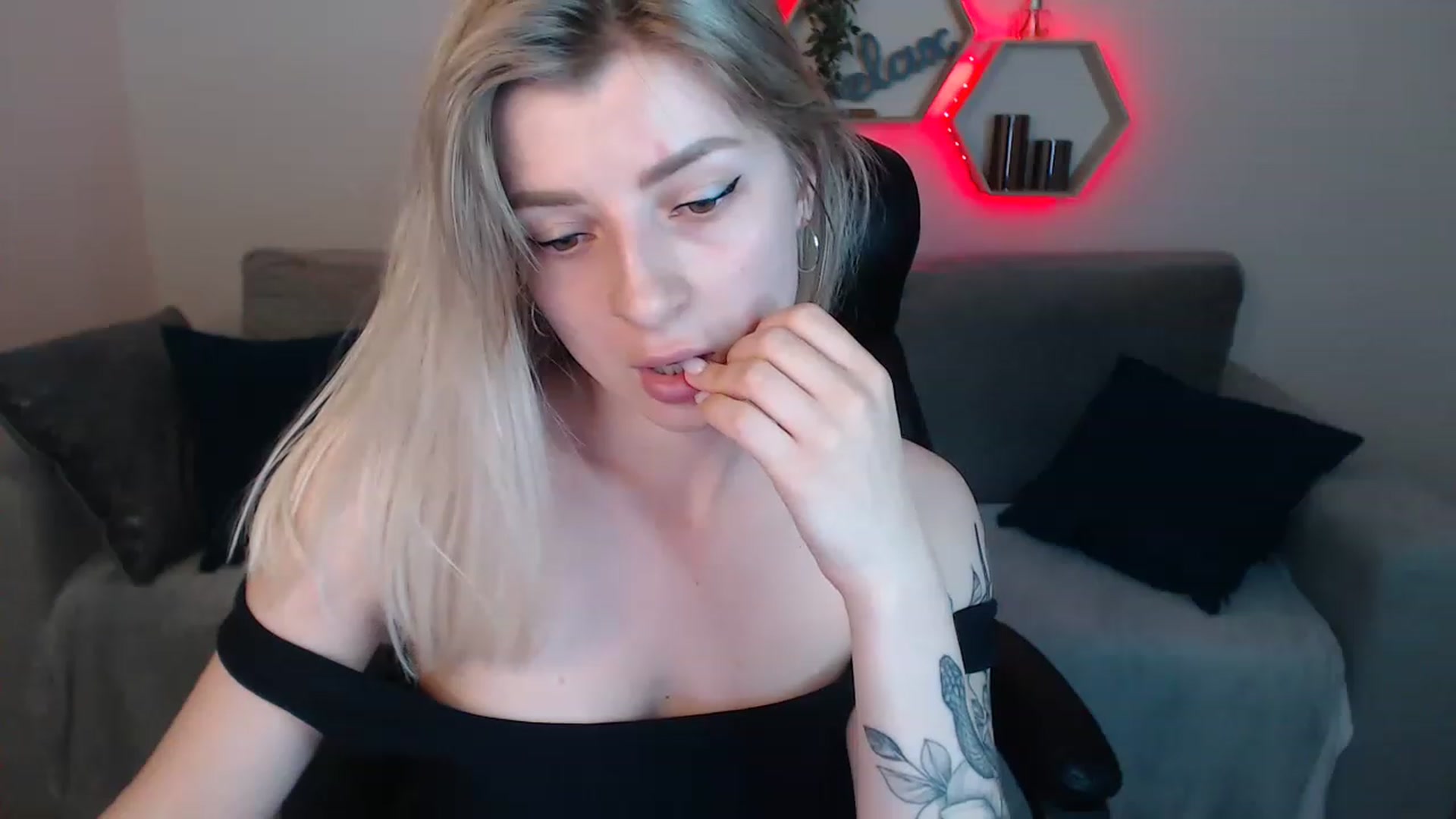 Gallery image thumbnail from NanaFox's myfreecams stream on, 06/10/2023, 13:03 image 5 of 20