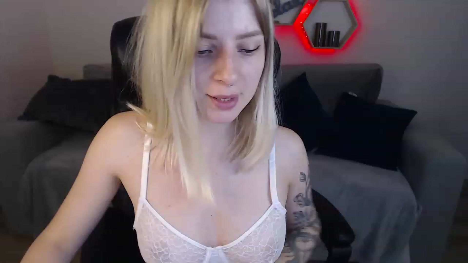 Gallery image thumbnail from NanaFox's myfreecams stream on, 06/13/2023, 09:16 image 11 of 20