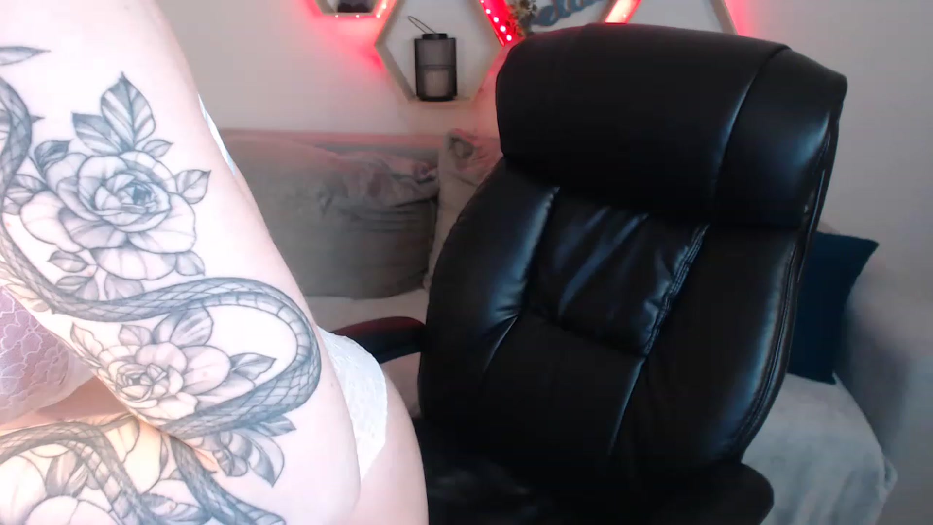 Gallery image thumbnail from NanaFox's myfreecams stream on, 06/13/2023, 09:16 image 15 of 20