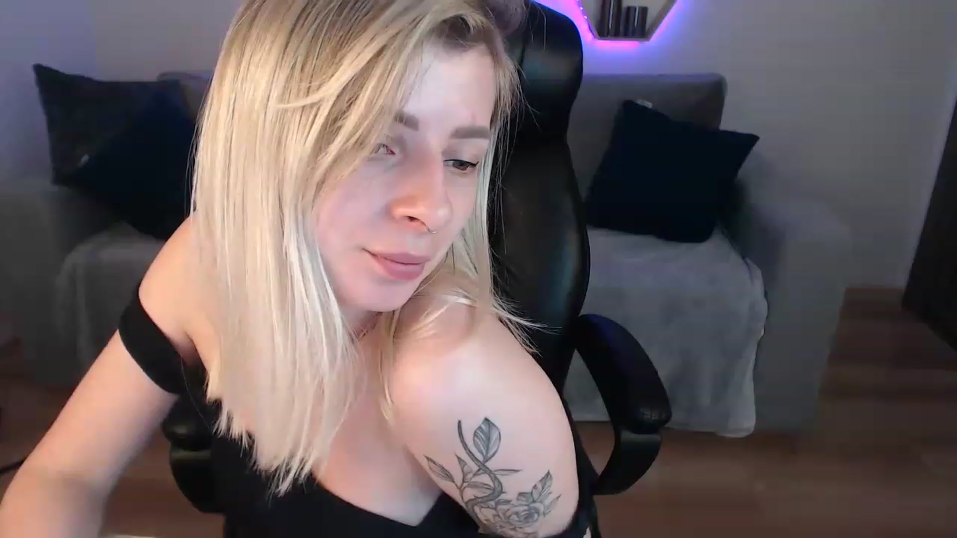 Gallery image thumbnail from NanaFox's myfreecams stream on, 06/14/2023, 11:05 image 19 of 20