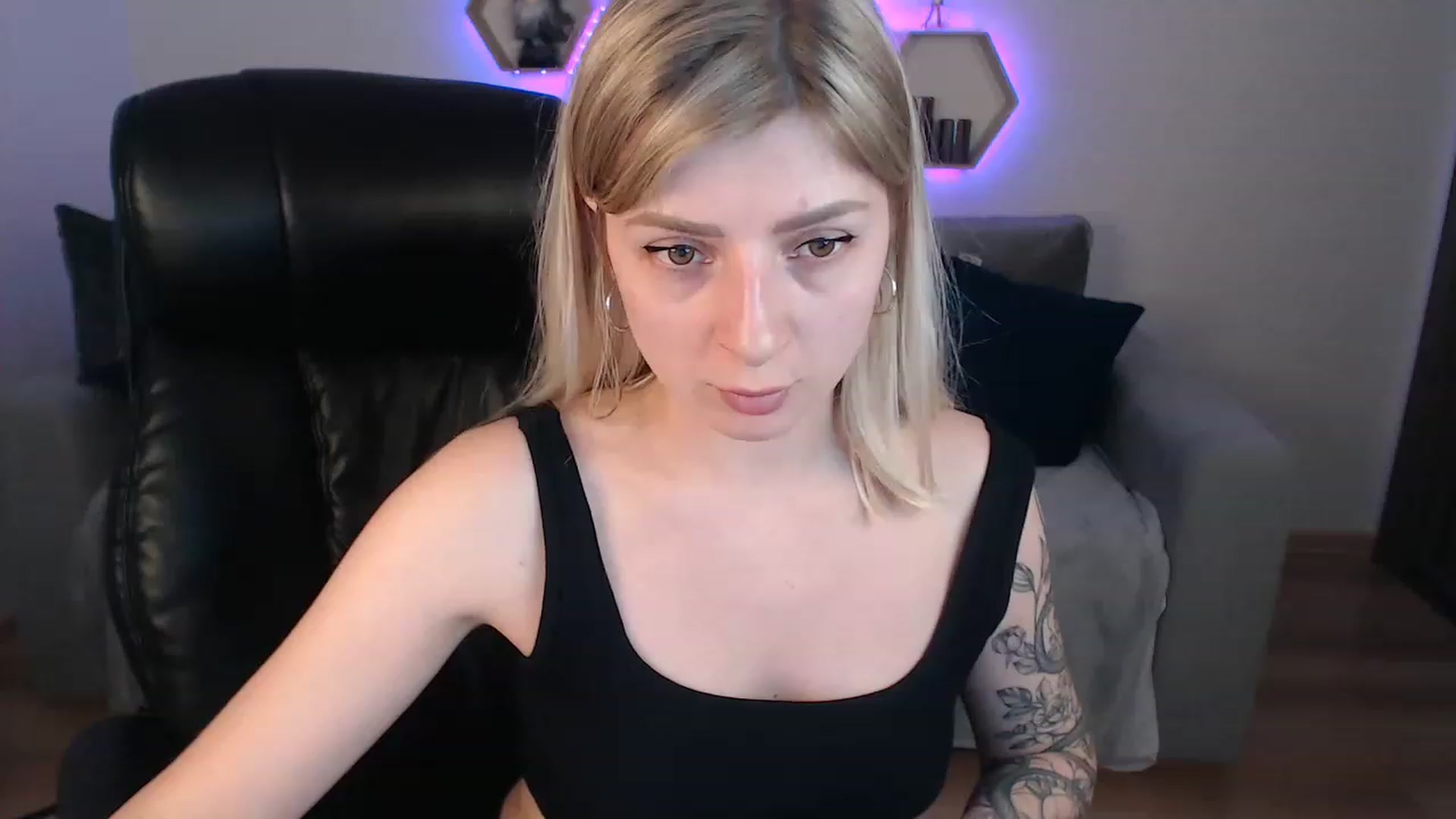 Gallery image thumbnail from NanaFox's myfreecams stream on, 06/14/2023, 12:39 image 1 of 20
