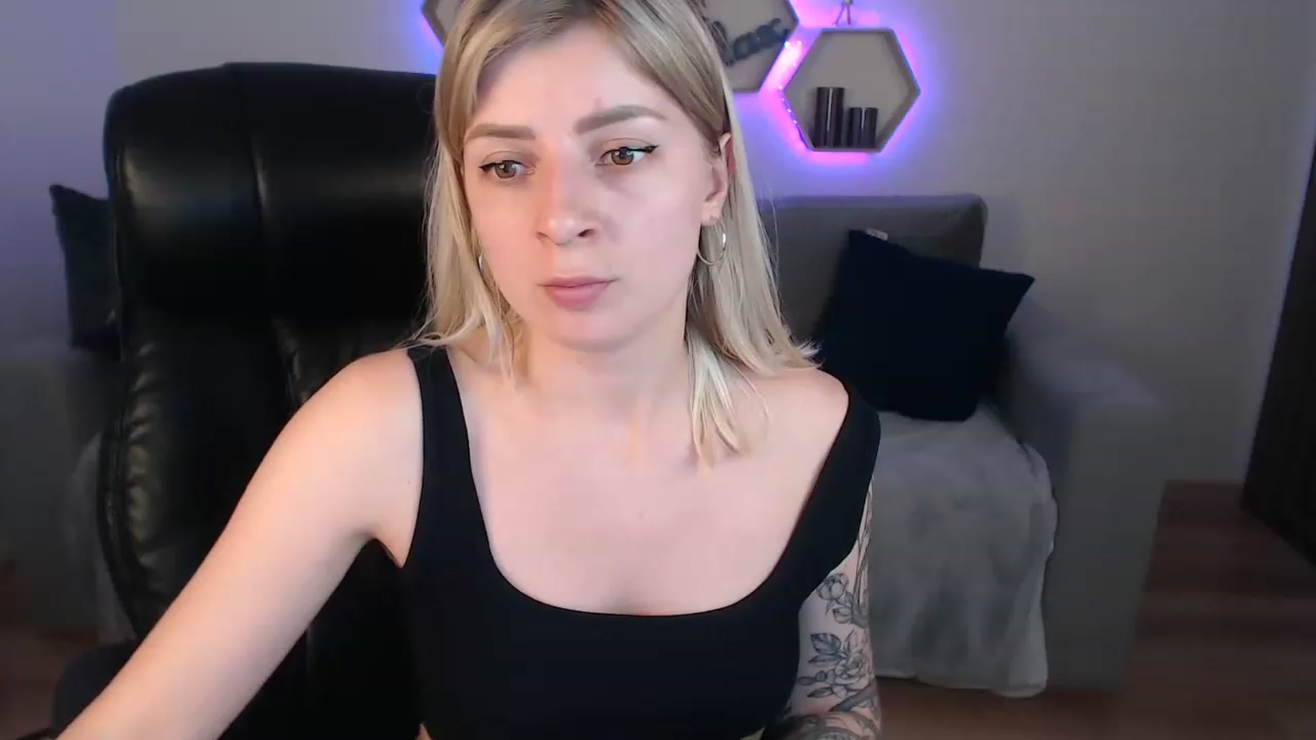Gallery image thumbnail from NanaFox's myfreecams stream on, 06/14/2023, 12:39 image 2 of 20