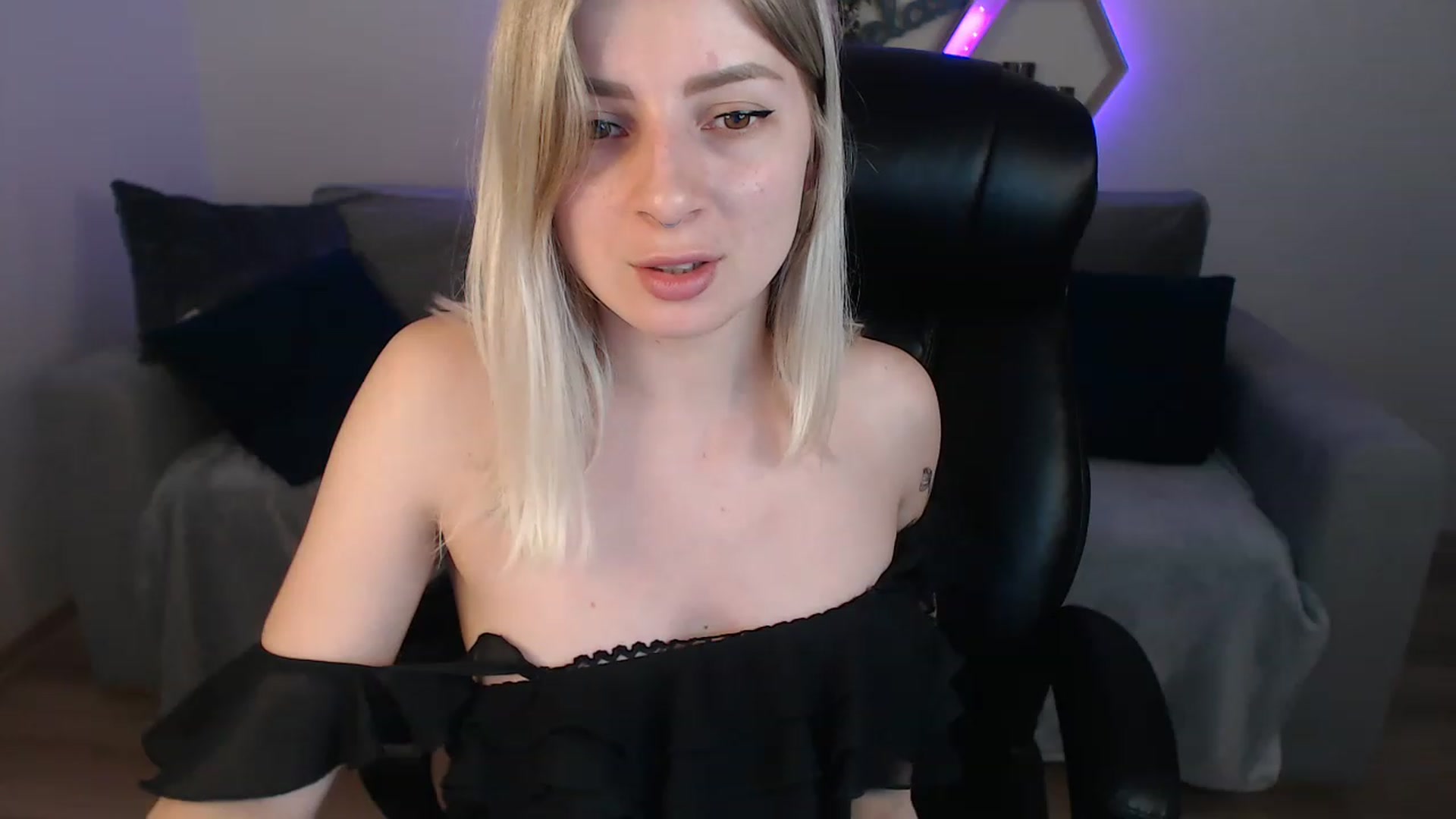 Gallery image thumbnail from NanaFox's myfreecams stream on, 06/15/2023, 09:54 image 19 of 20