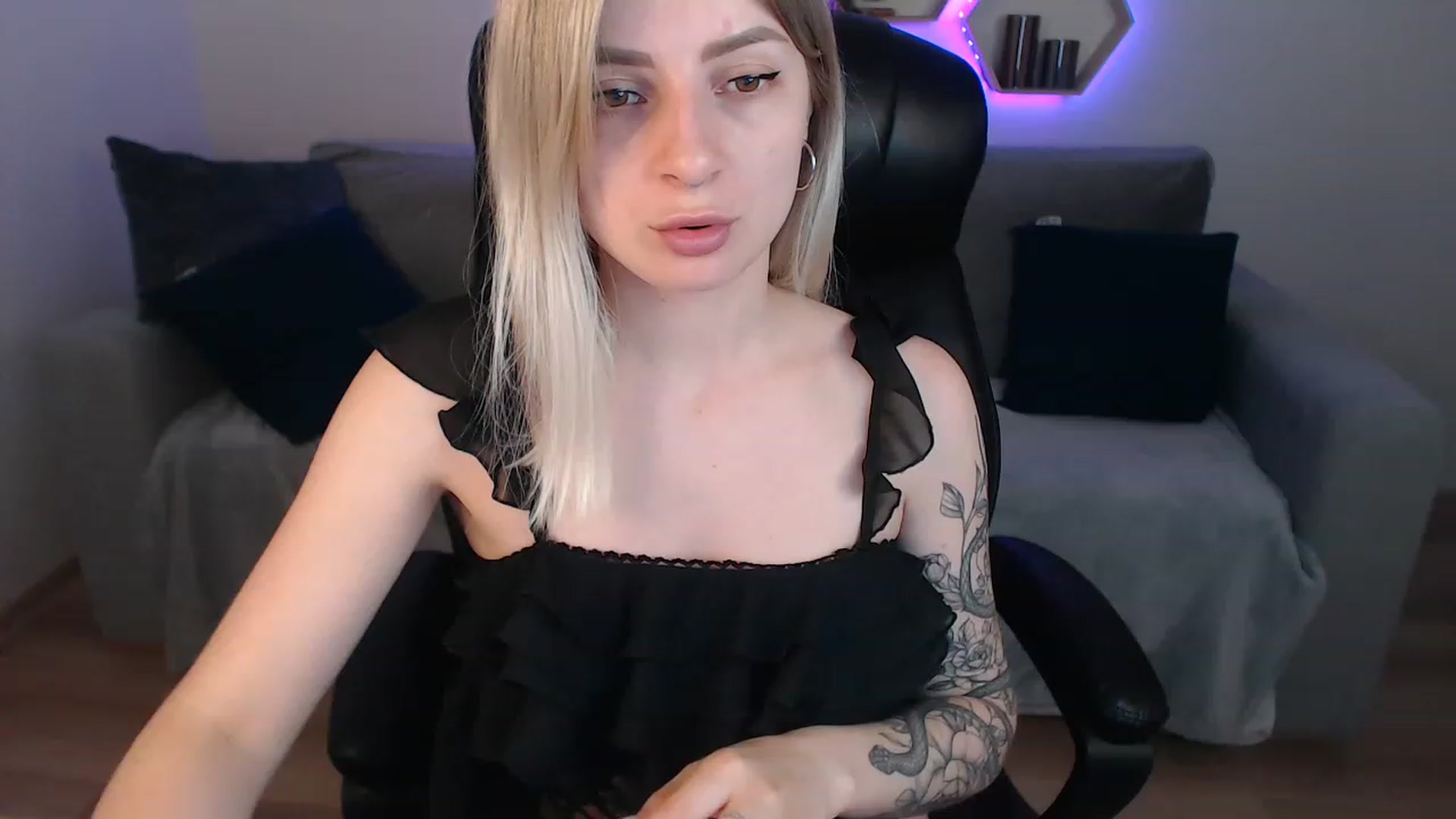 Gallery image thumbnail from NanaFox's myfreecams stream on, 06/15/2023, 09:54 image 12 of 20