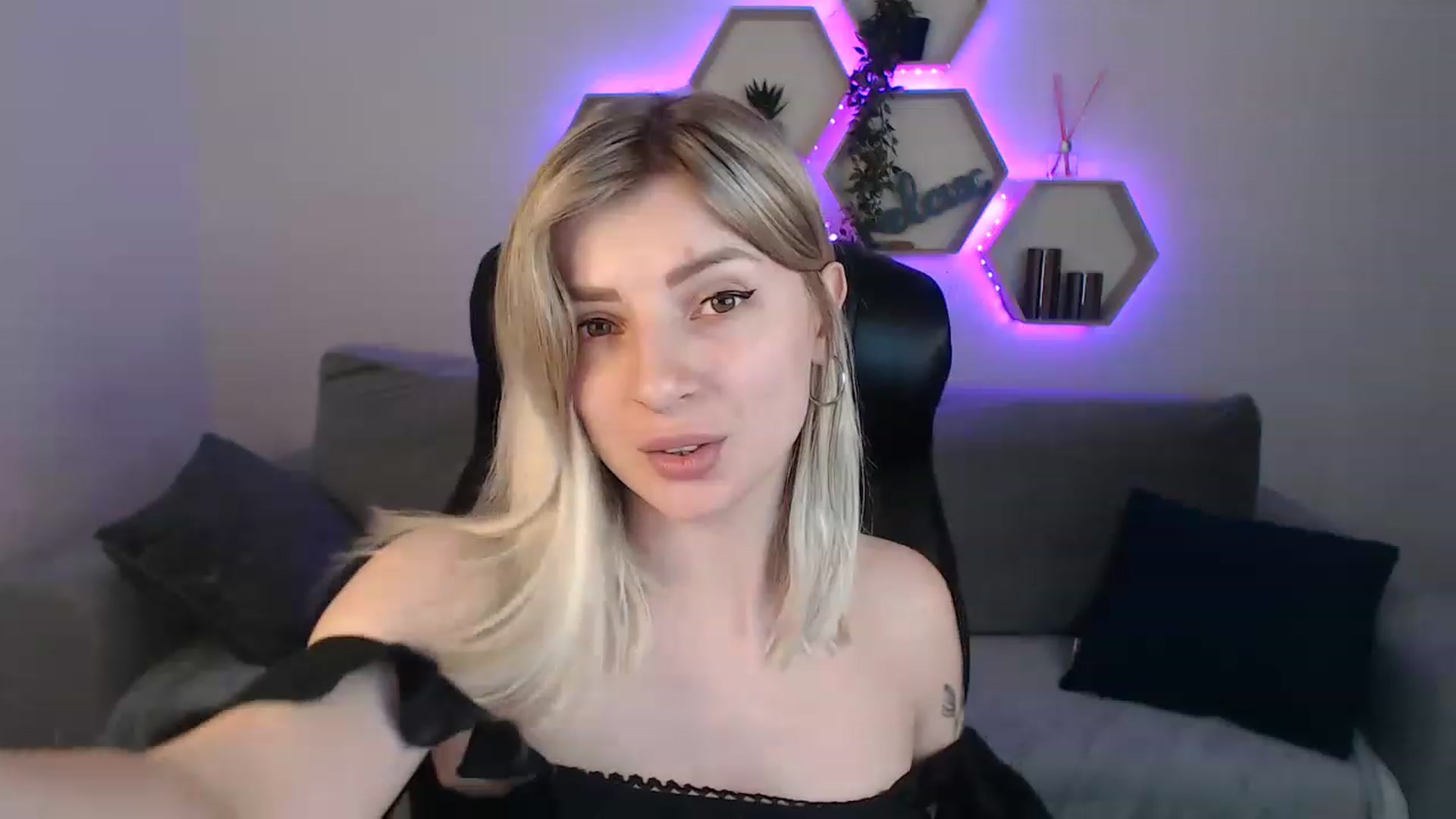 Gallery image thumbnail from NanaFox's myfreecams stream on, 06/15/2023, 12:52 image 16 of 20