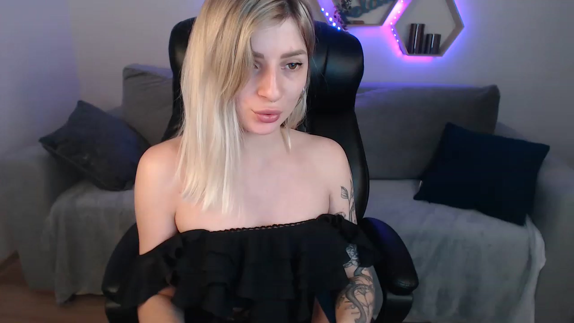 Gallery image thumbnail from NanaFox's myfreecams stream on, 06/15/2023, 12:52 image 17 of 20