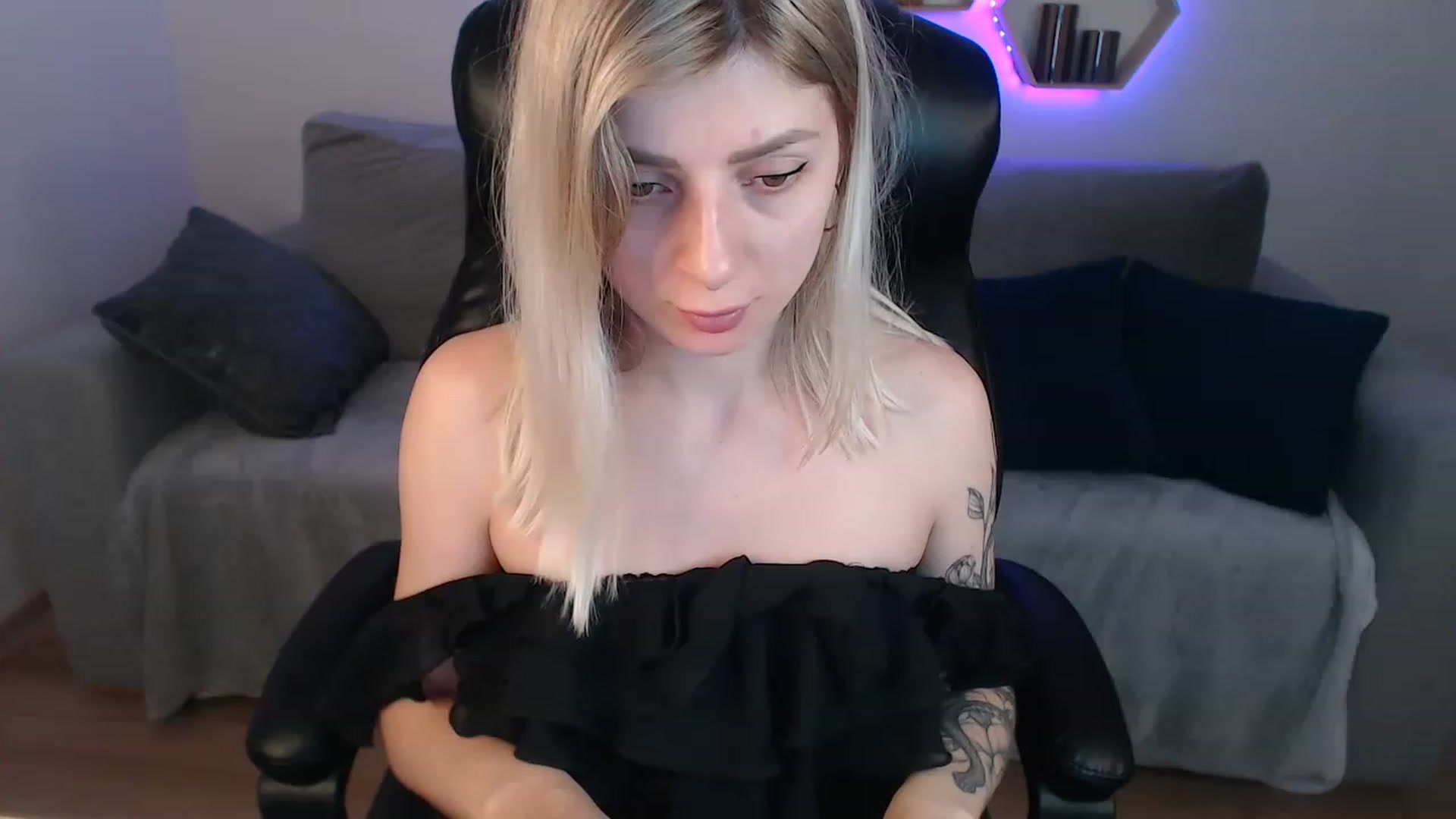 Gallery image thumbnail from NanaFox's myfreecams stream on, 06/15/2023, 13:24 image 14 of 20