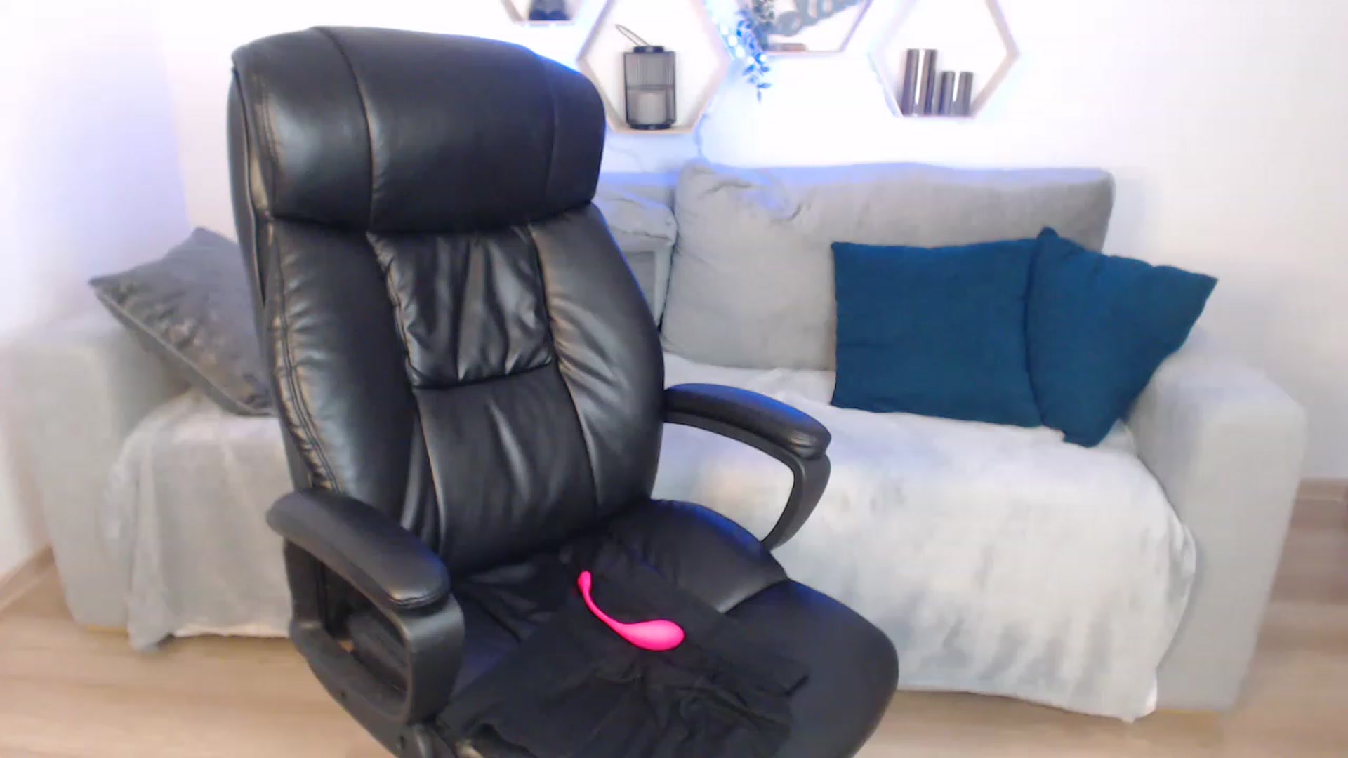 Gallery image thumbnail from NanaFox's myfreecams stream on, 06/17/2023, 09:42 image 3 of 20