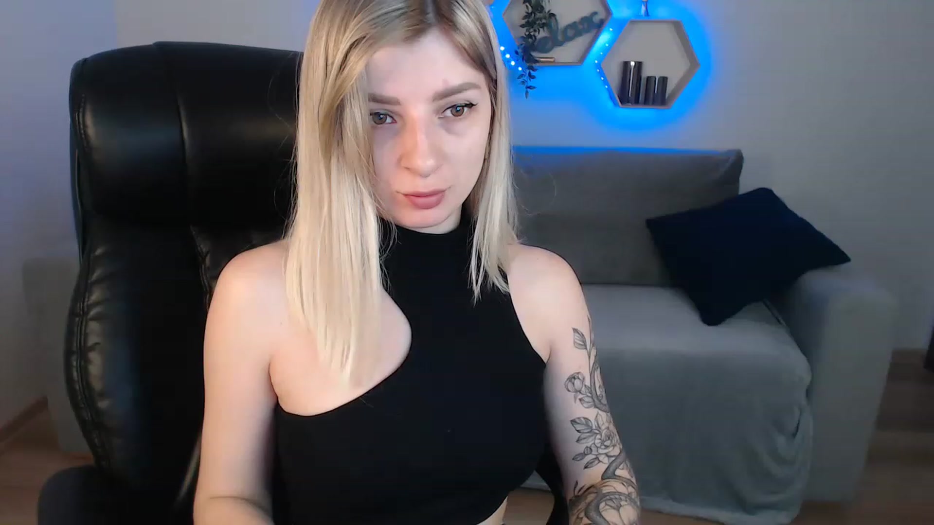 Gallery image thumbnail from NanaFox's myfreecams stream on, 06/20/2023, 08:23 image 1 of 20