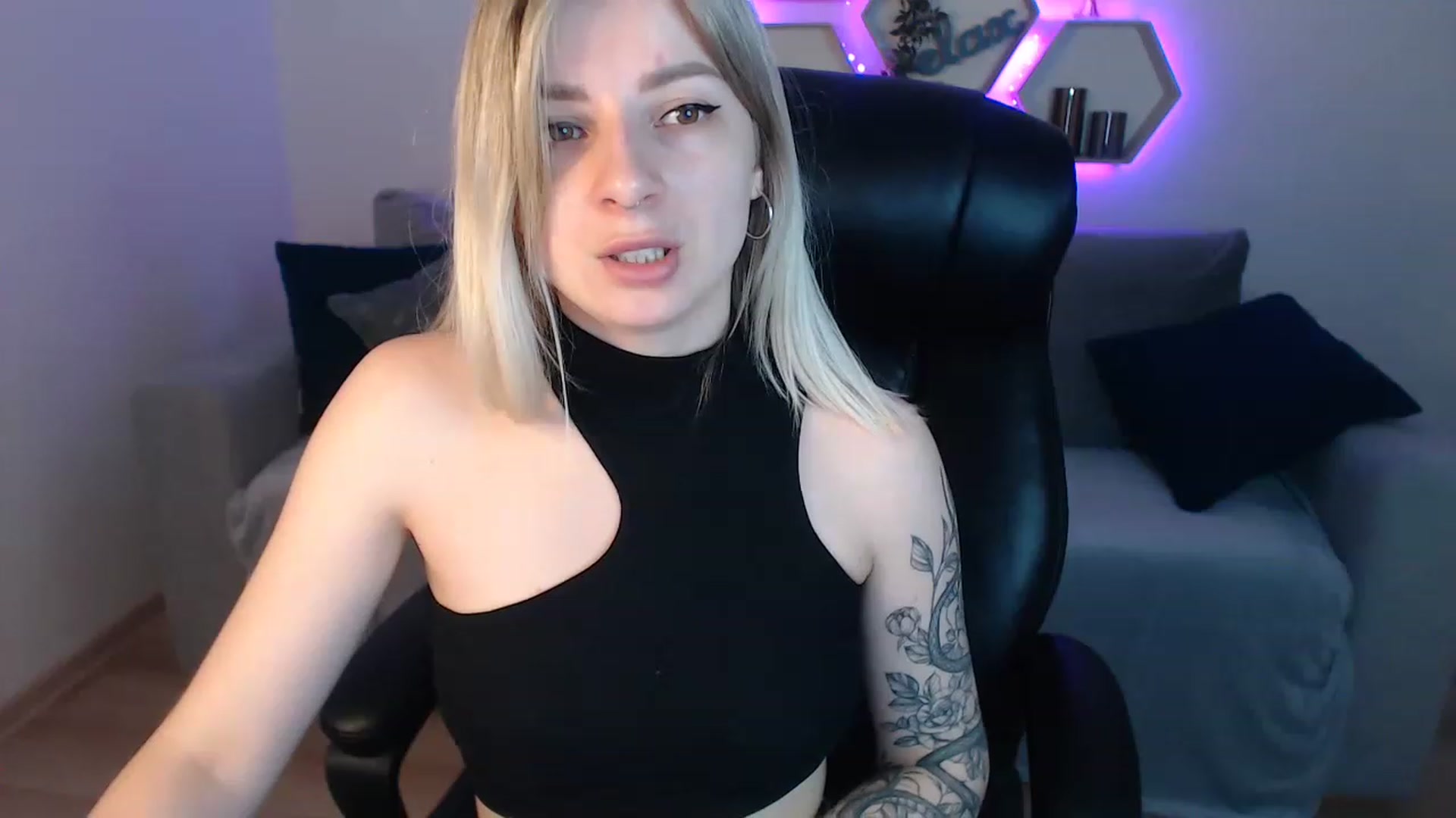 Gallery image thumbnail from NanaFox's myfreecams stream on, 06/20/2023, 08:23 image 16 of 20