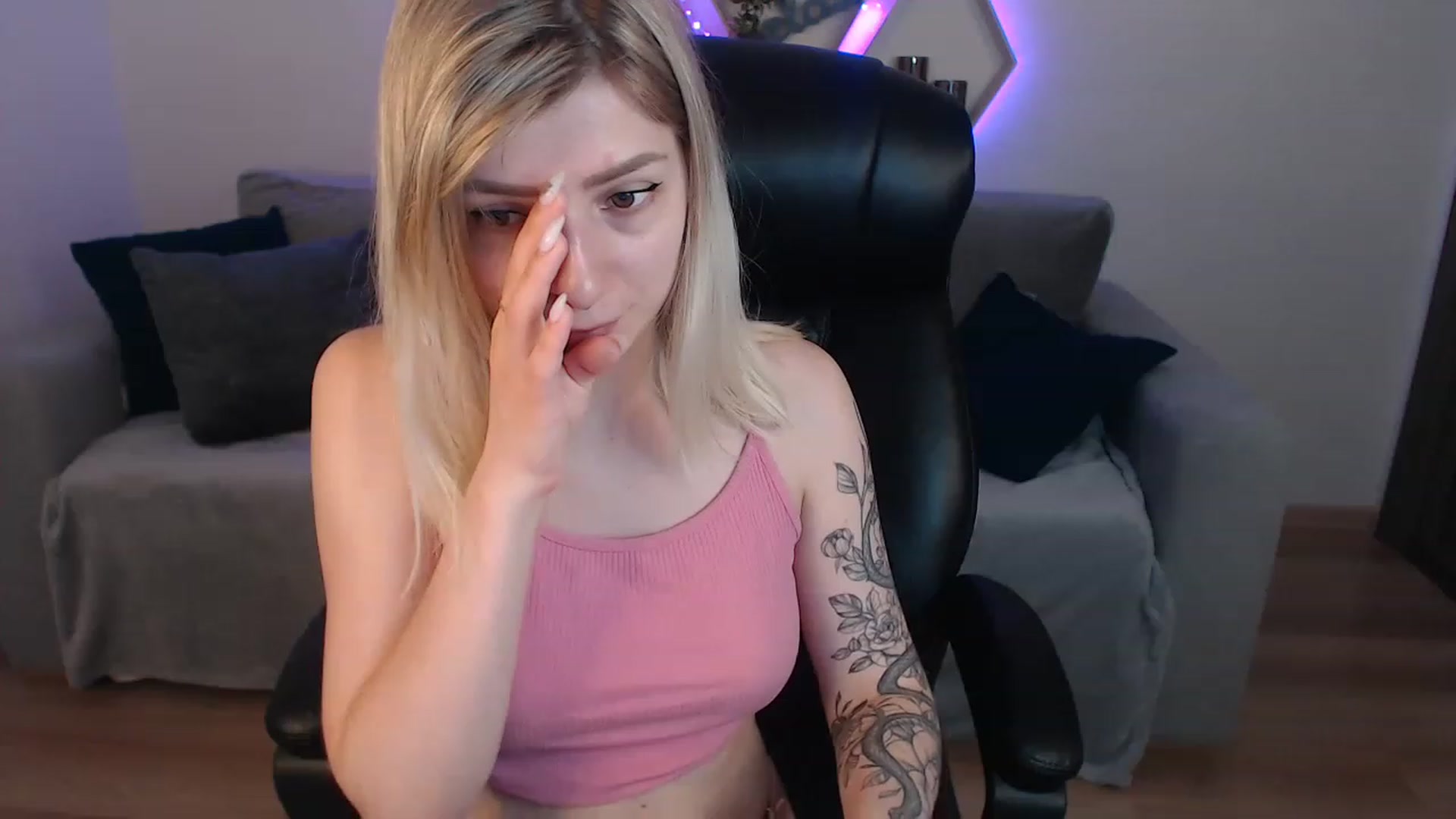 Gallery image thumbnail from NanaFox's myfreecams stream on, 06/22/2023, 08:25 image 1 of 20