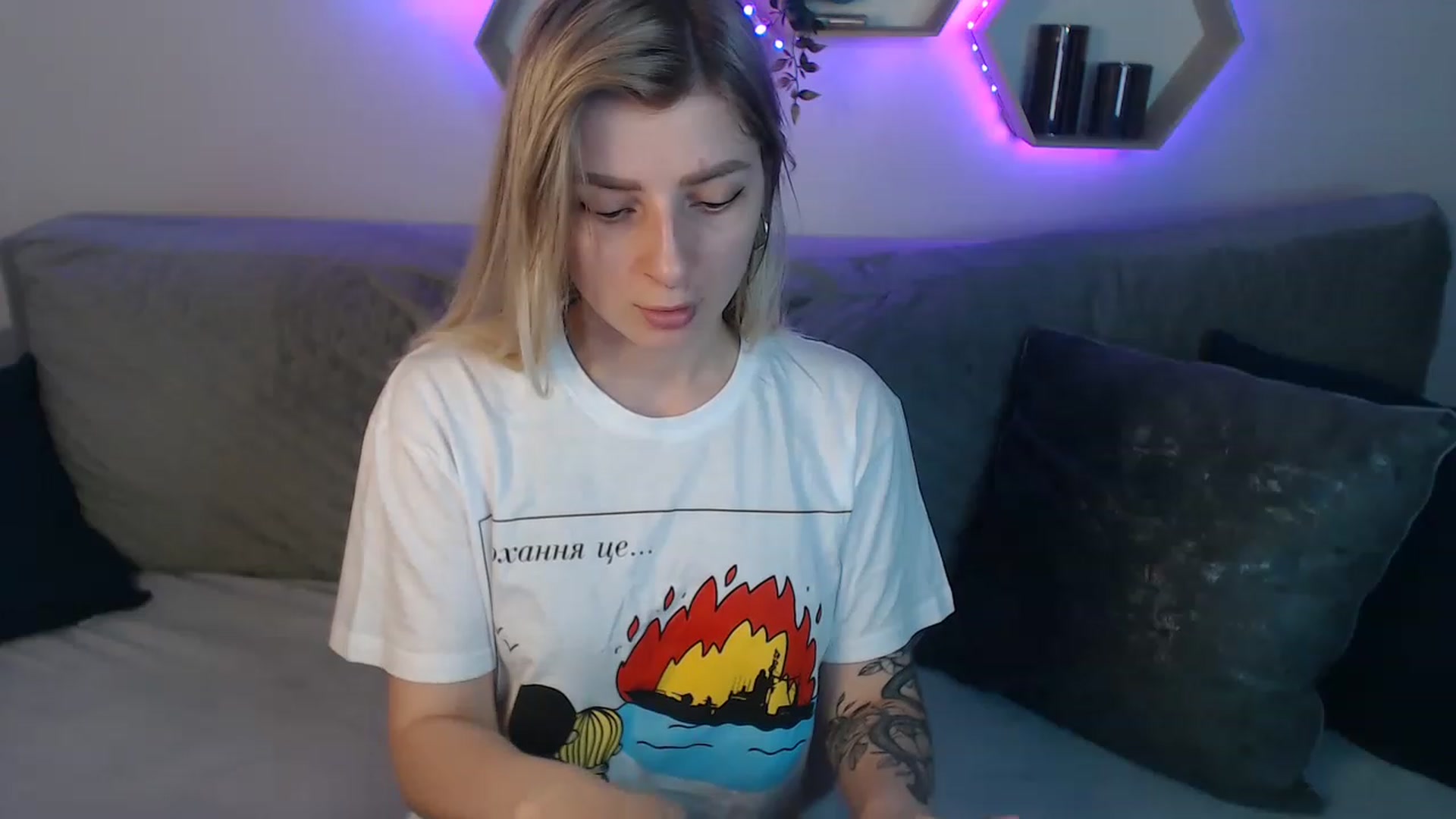 Gallery image thumbnail from NanaFox's myfreecams stream on, 06/25/2023, 10:14 image 4 of 20