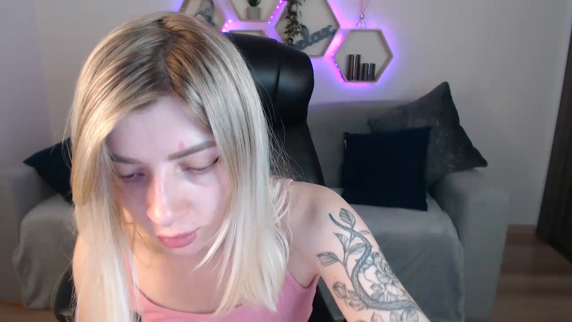 Gallery image thumbnail from NanaFox's myfreecams stream on, 07/06/2023, 10:17 image 4 of 20