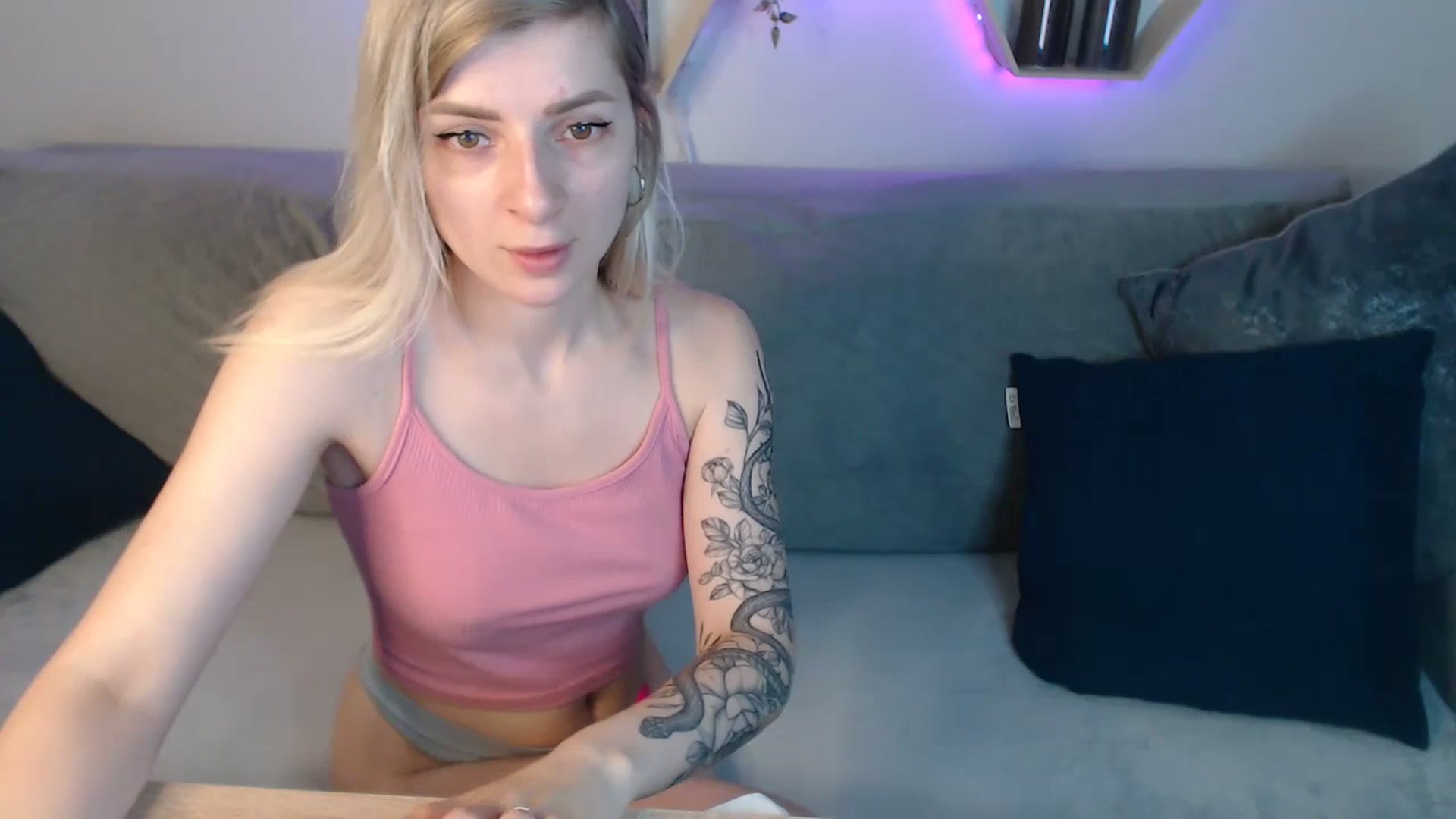 Gallery image thumbnail from NanaFox's myfreecams stream on, 07/06/2023, 10:17 image 17 of 20