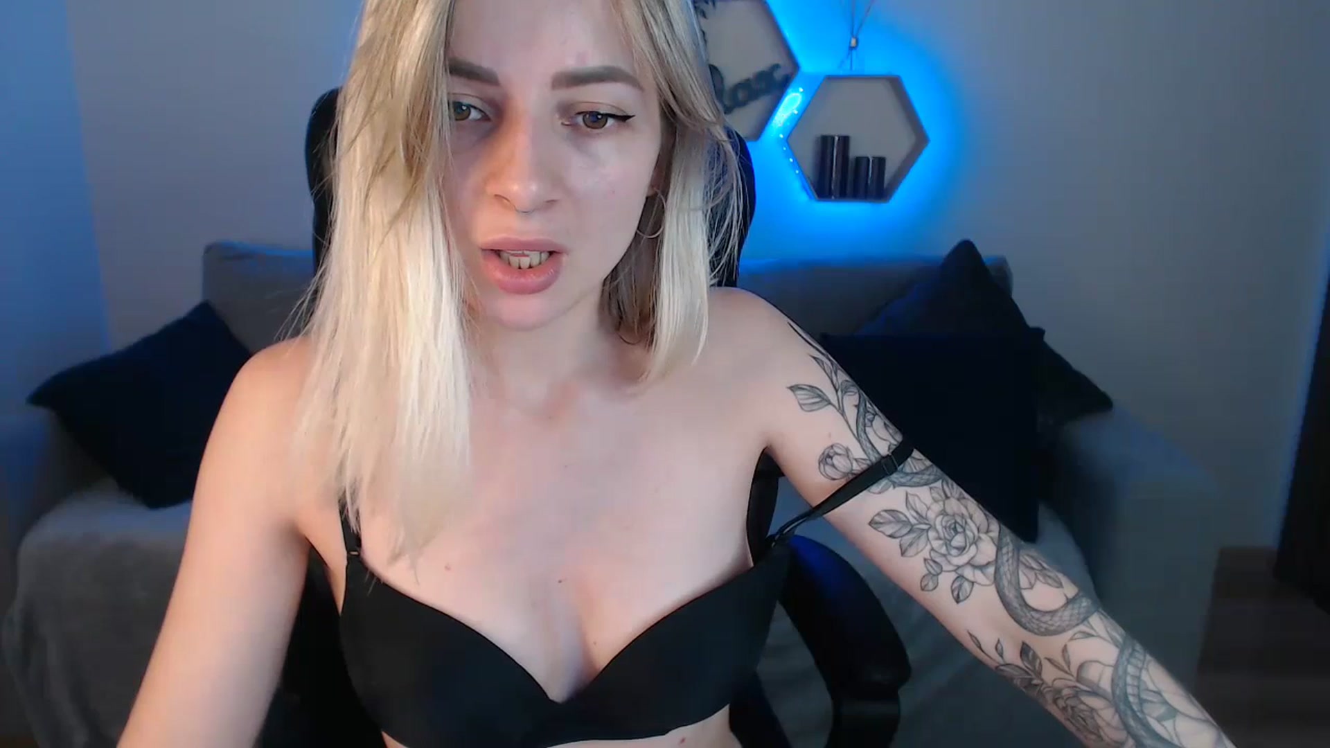 Gallery image thumbnail from NanaFox's myfreecams stream on, 07/07/2023, 10:06 image 2 of 20