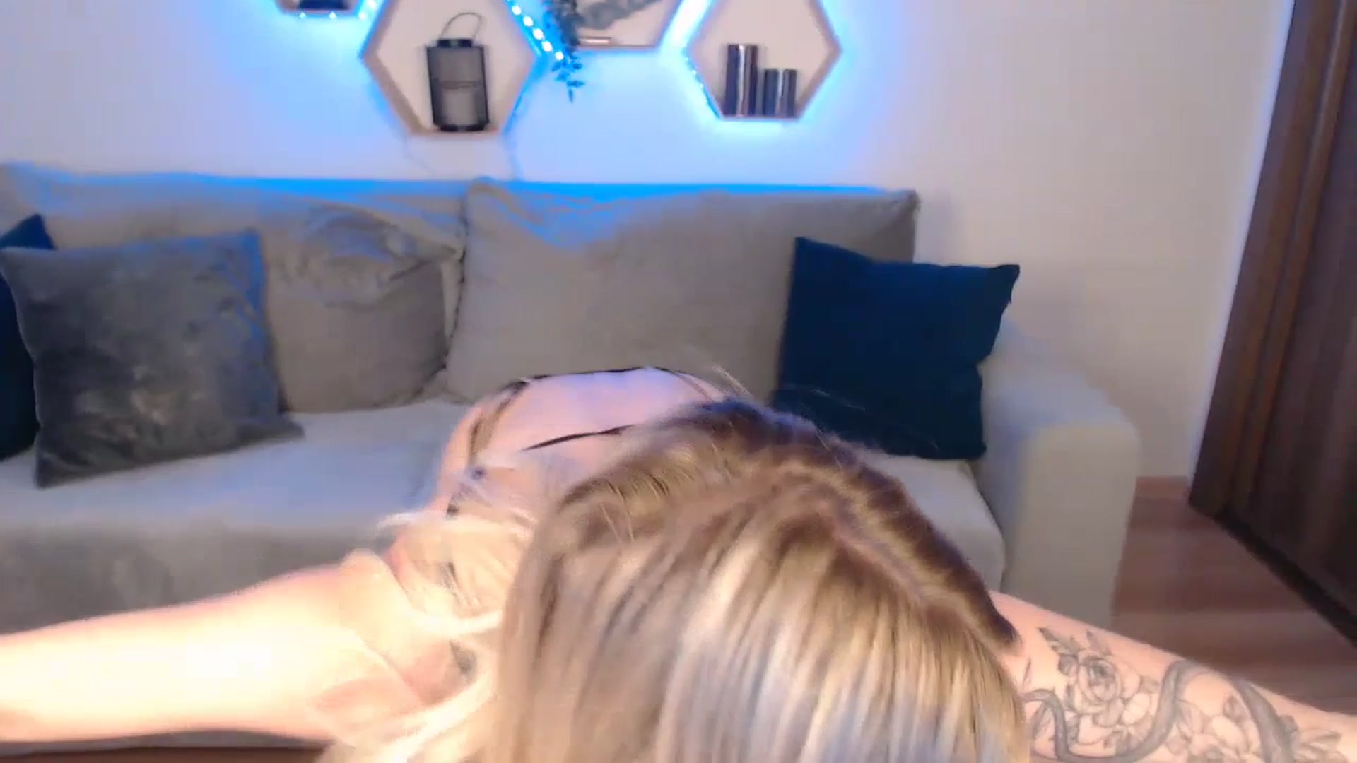 Gallery image thumbnail from NanaFox's myfreecams stream on, 07/19/2023, 10:09 image 10 of 20
