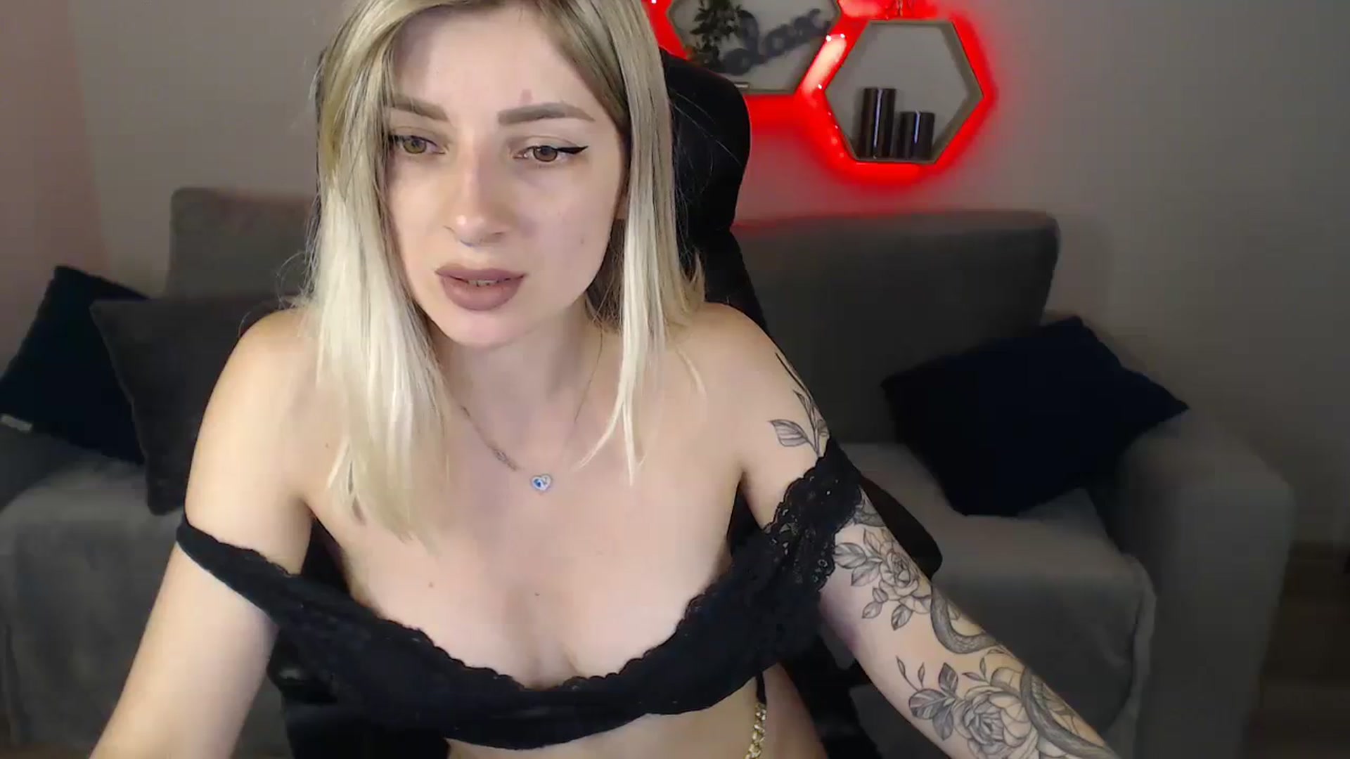 Gallery image thumbnail from NanaFox's myfreecams stream on, 07/23/2023, 11:36 image 5 of 20