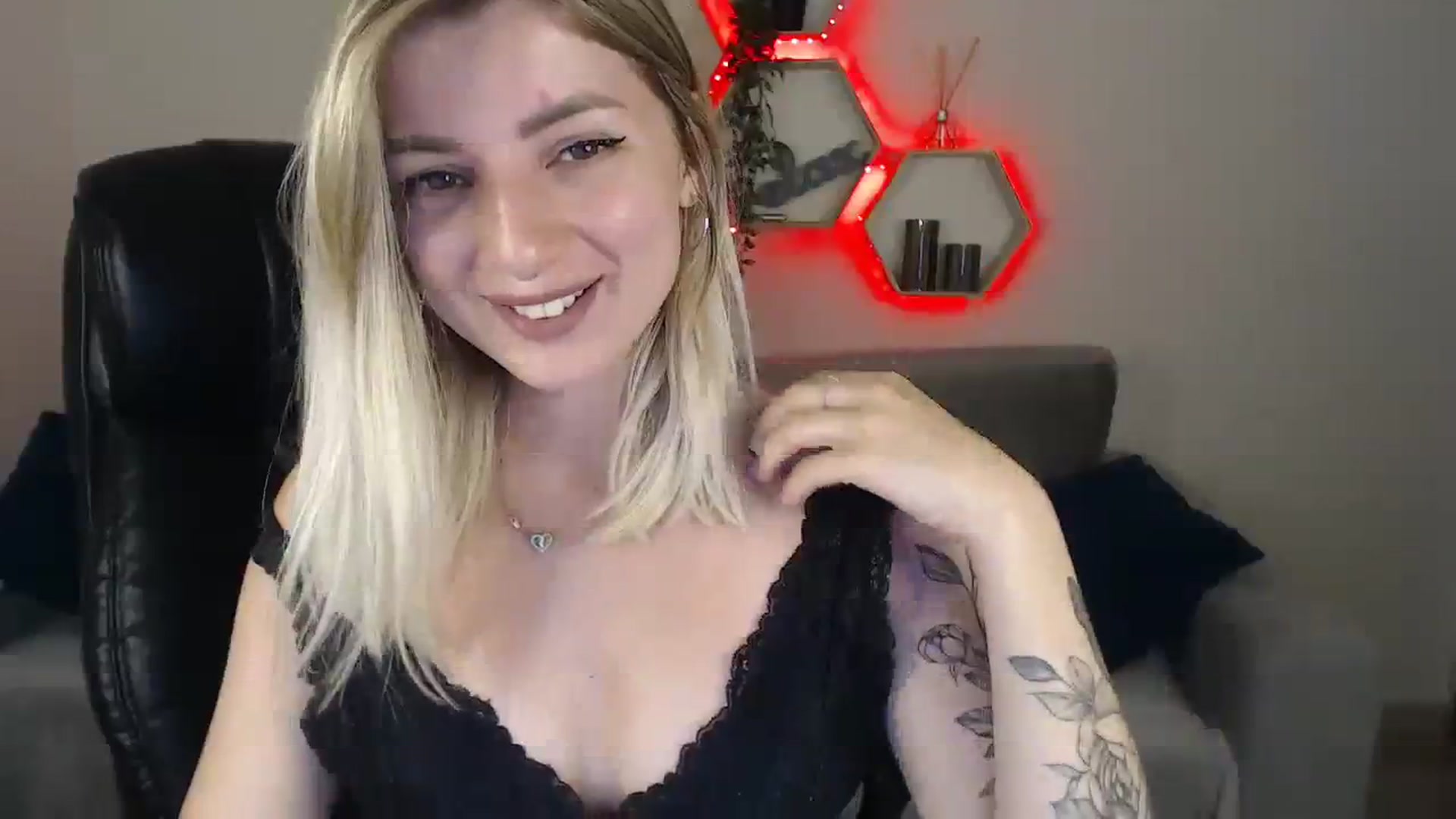 Gallery image thumbnail from NanaFox's myfreecams stream on, 07/23/2023, 11:36 image 11 of 20