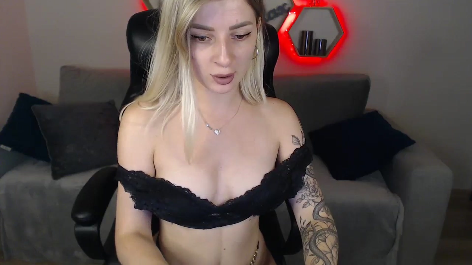 Gallery image thumbnail from NanaFox's myfreecams stream on, 07/23/2023, 11:36 image 3 of 20