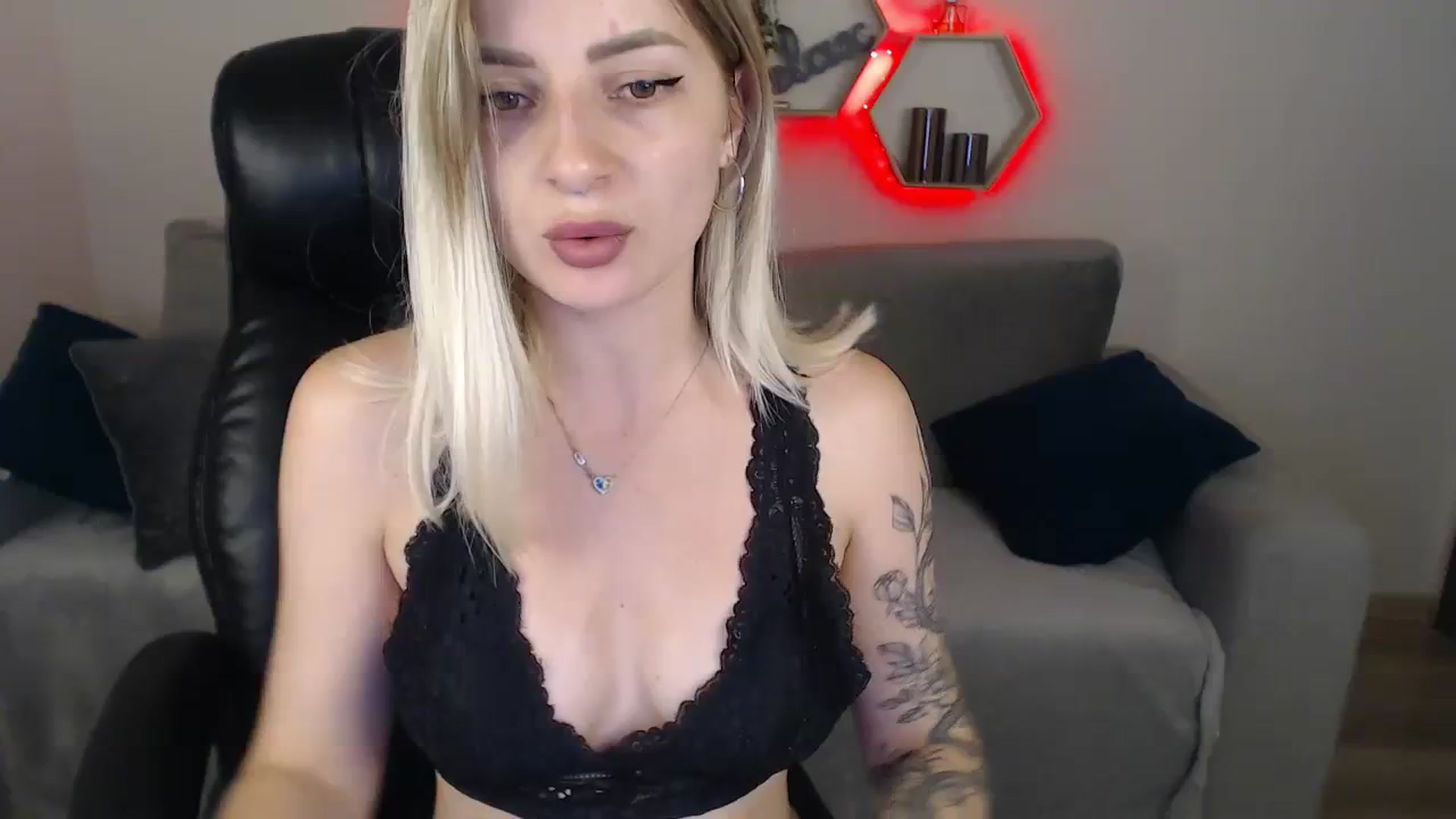 Gallery image thumbnail from NanaFox's myfreecams stream on, 07/23/2023, 12:39 image 1 of 20
