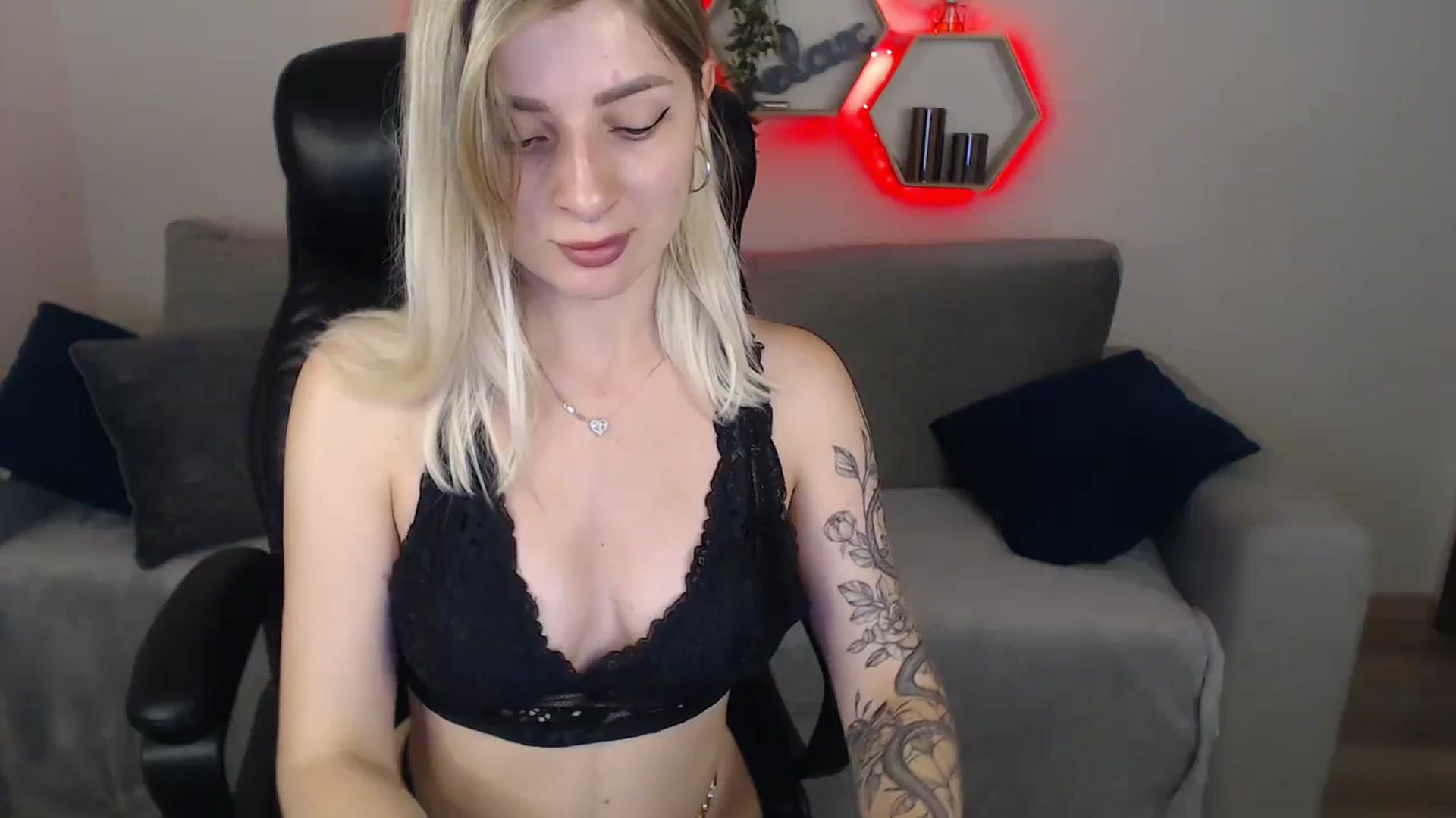 Gallery image thumbnail from NanaFox's myfreecams stream on, 07/23/2023, 12:39 image 2 of 20