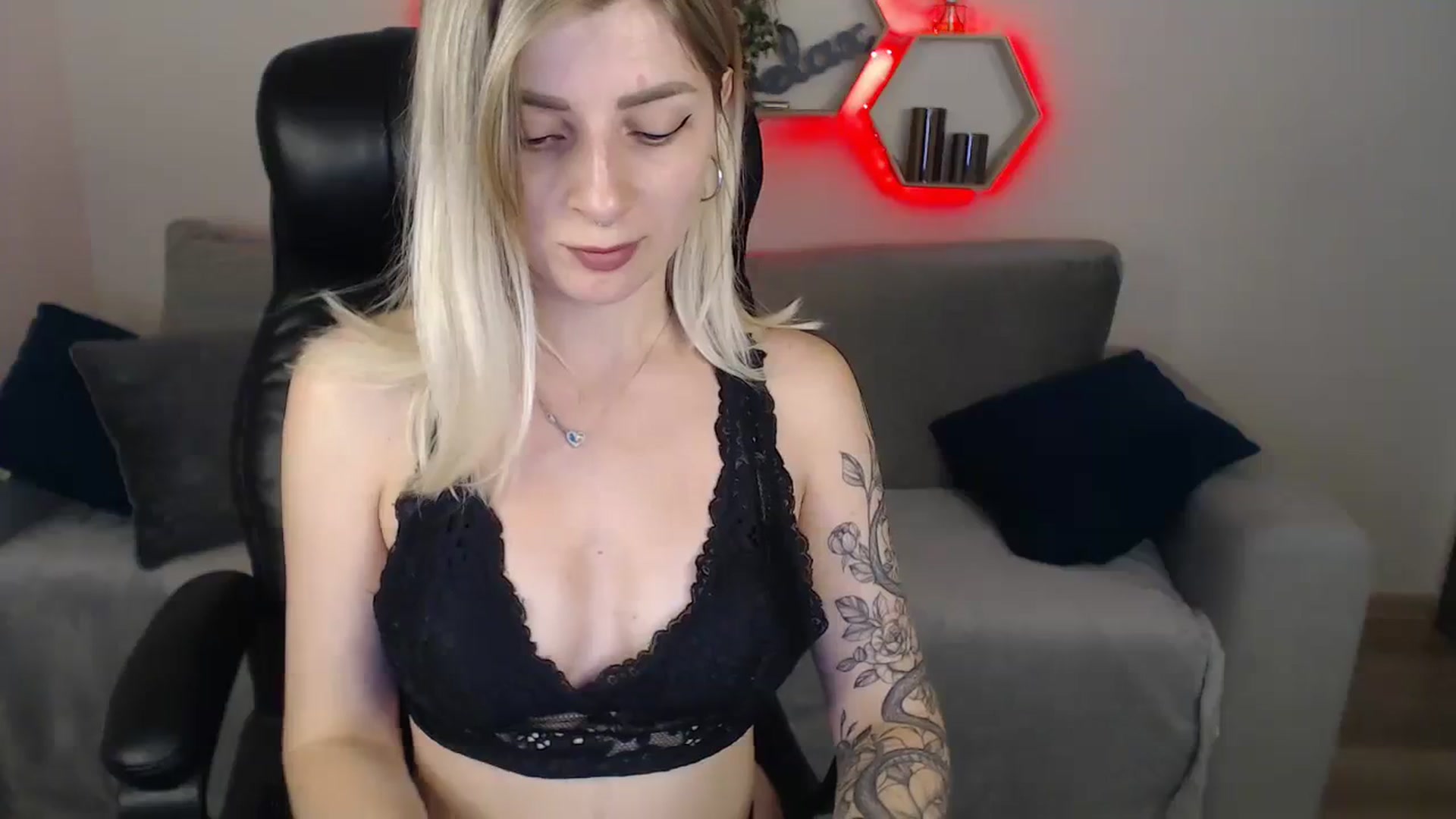 Gallery image thumbnail from NanaFox's myfreecams stream on, 07/23/2023, 12:39 image 3 of 20