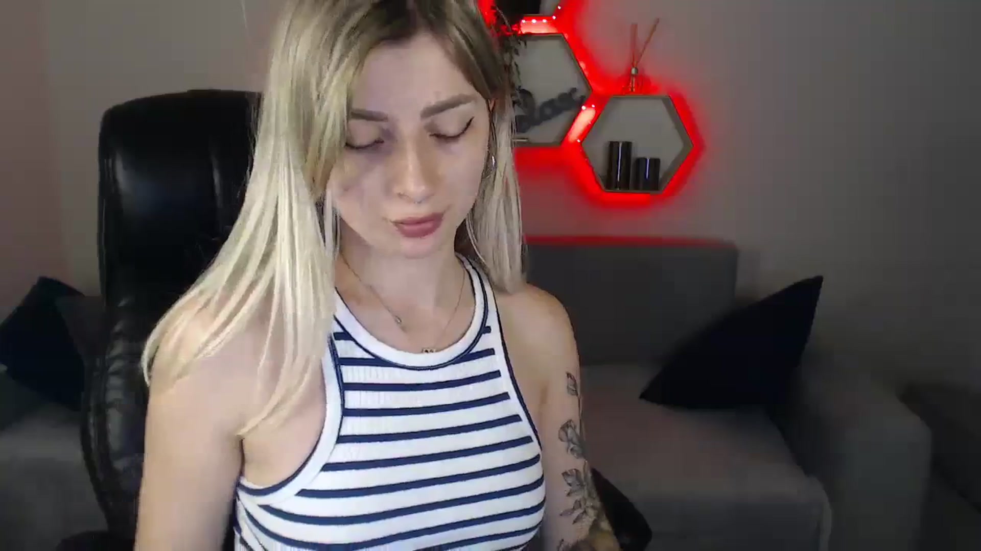 Gallery image thumbnail from NanaFox's myfreecams stream on, 07/23/2023, 13:12 image 12 of 20