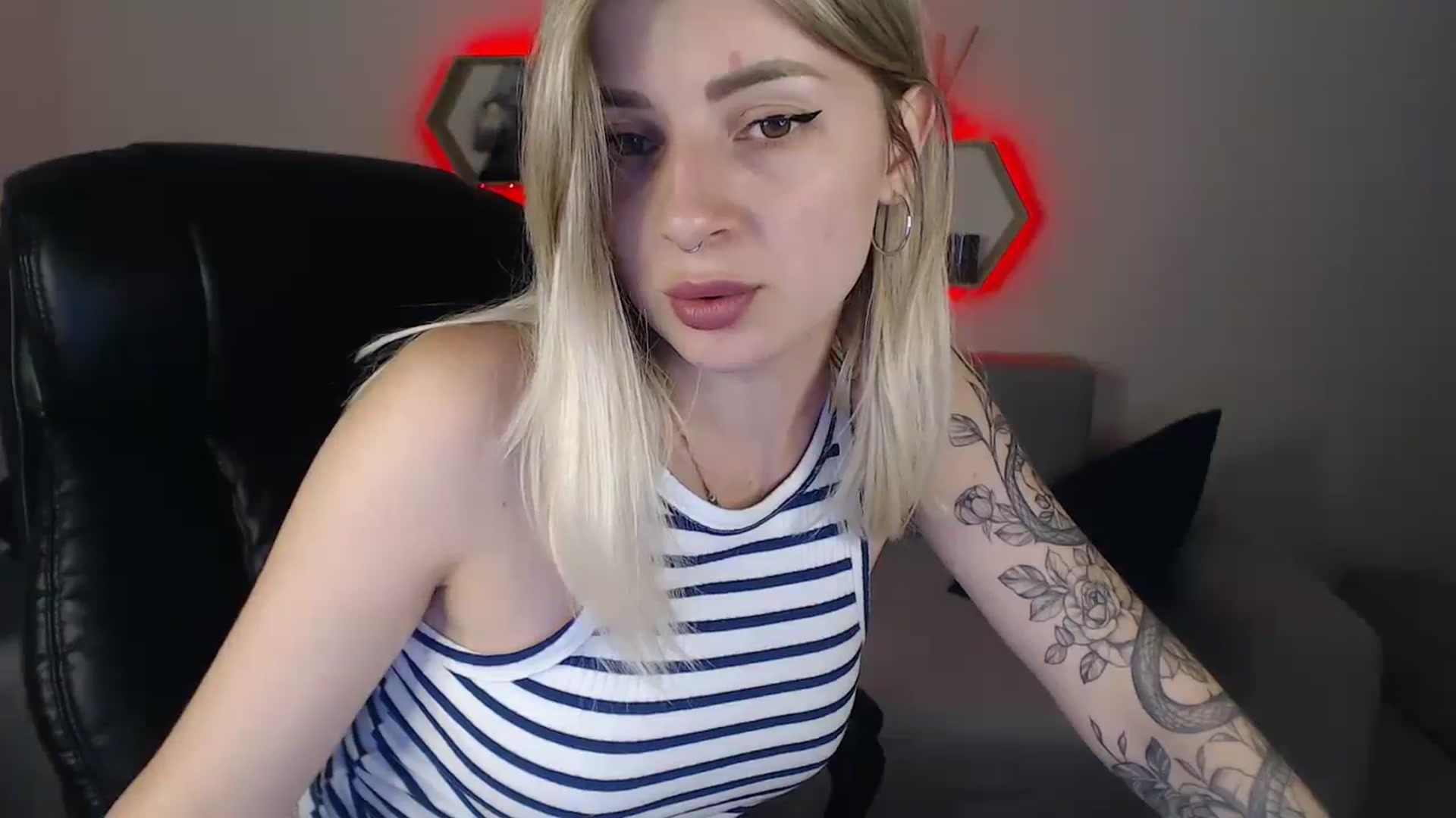 Gallery image thumbnail from NanaFox's myfreecams stream on, 07/23/2023, 13:12 image 19 of 20