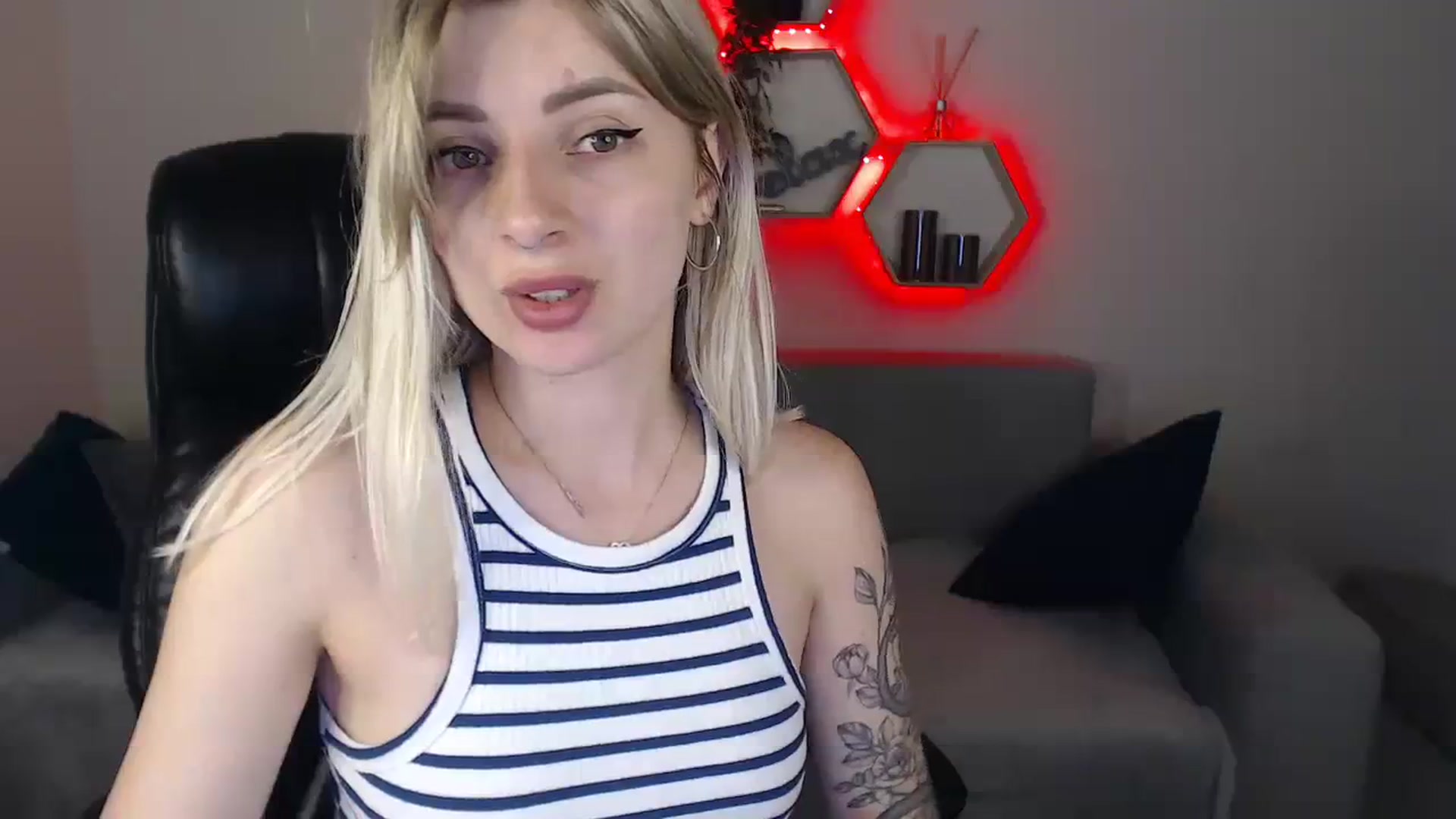 Gallery image thumbnail from NanaFox's myfreecams stream on, 07/23/2023, 13:12 image 13 of 20
