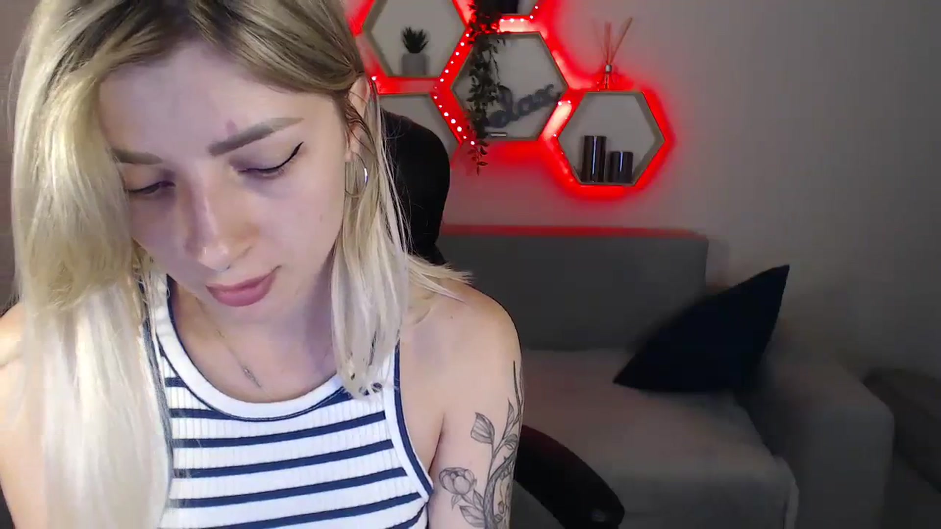 Gallery image thumbnail from NanaFox's myfreecams stream on, 07/23/2023, 13:12 image 14 of 20