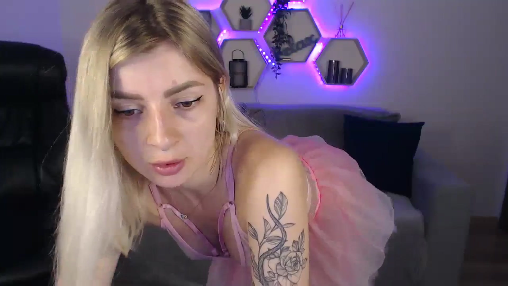 Gallery image thumbnail from NanaFox's myfreecams stream on, 07/26/2023, 08:29 image 8 of 20