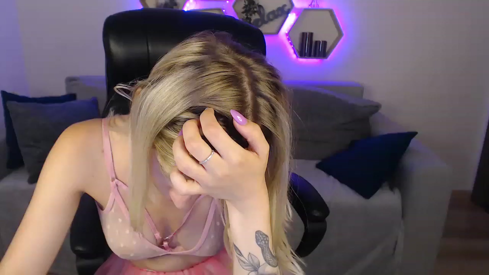 Gallery image thumbnail from NanaFox's myfreecams stream on, 07/26/2023, 13:35 image 18 of 20