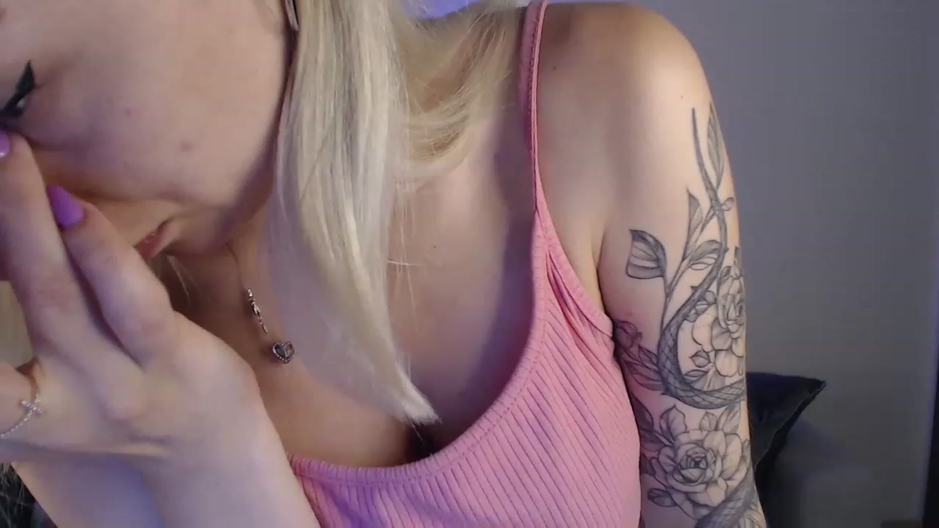 Gallery image thumbnail from NanaFox's myfreecams stream on, 07/27/2023, 09:41 image 2 of 20