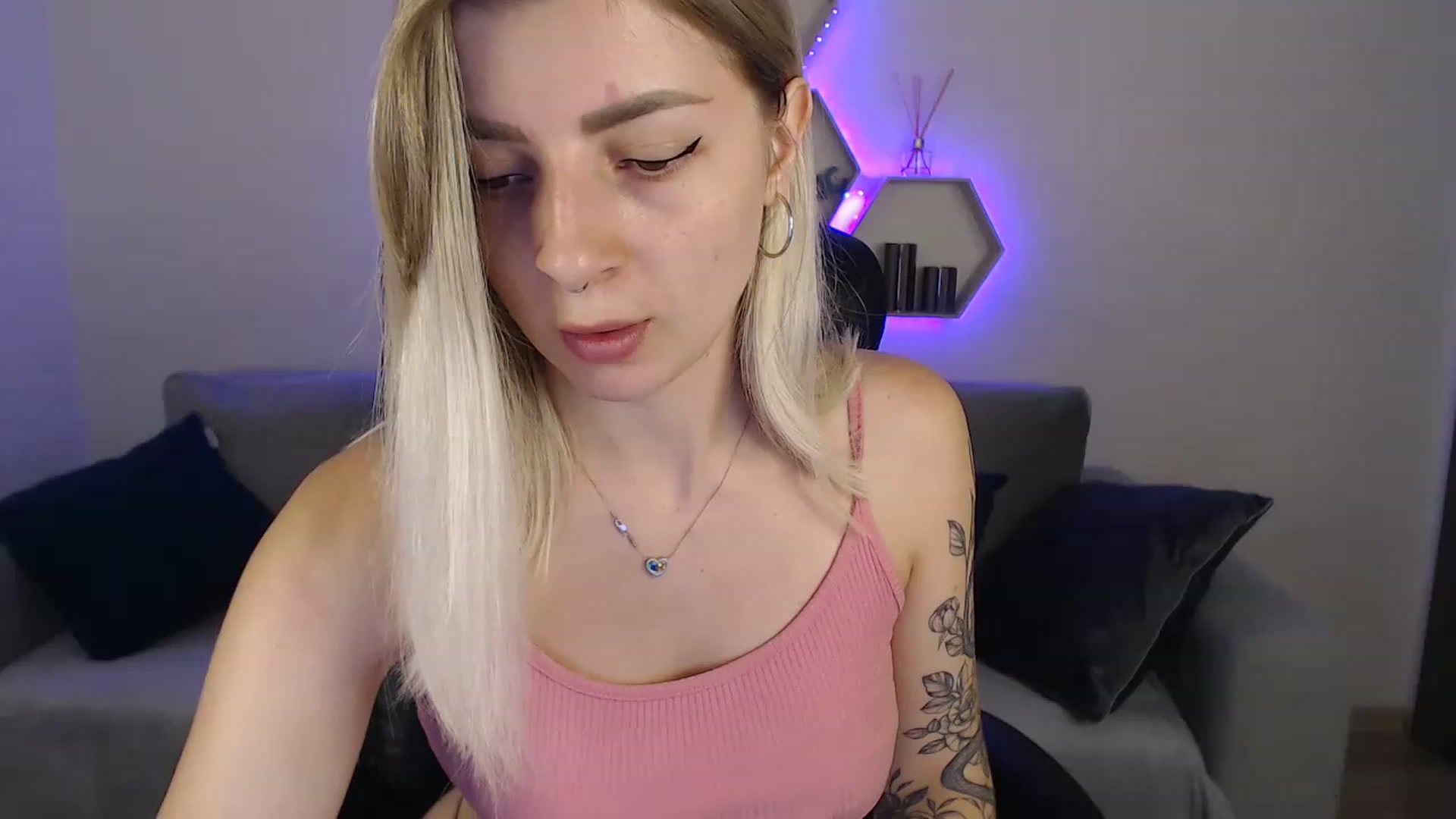 Gallery image thumbnail from NanaFox's myfreecams stream on, 07/27/2023, 09:41 image 3 of 20