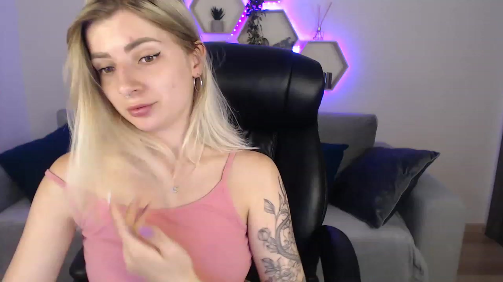 Gallery image thumbnail from NanaFox's myfreecams stream on, 07/27/2023, 09:41 image 10 of 20