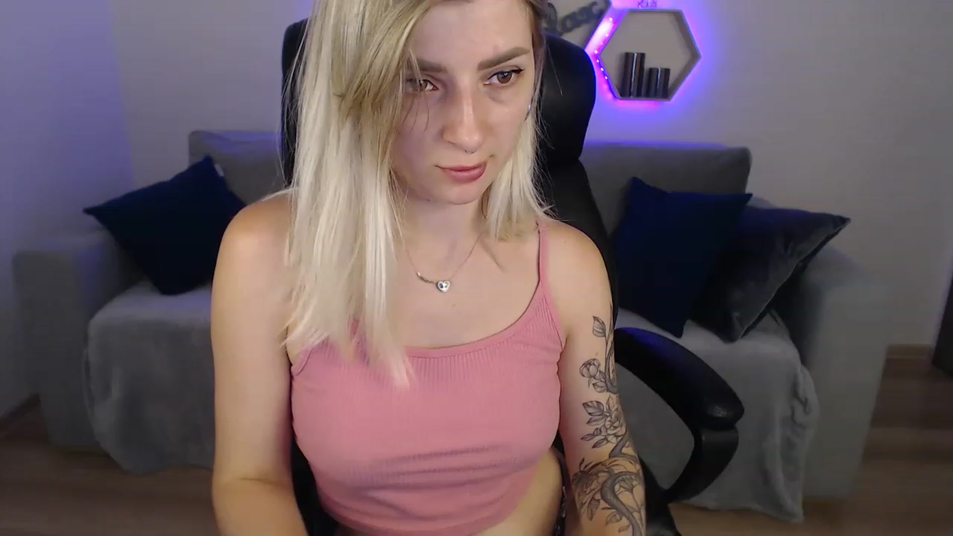 Gallery image thumbnail from NanaFox's myfreecams stream on, 07/27/2023, 10:39 image 17 of 20
