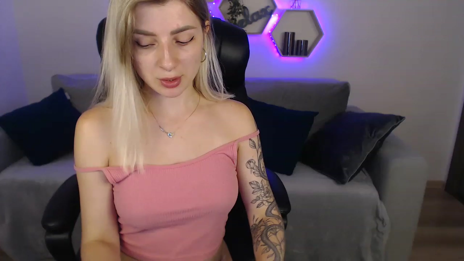Gallery image thumbnail from NanaFox's myfreecams stream on, 07/27/2023, 10:39 image 8 of 20