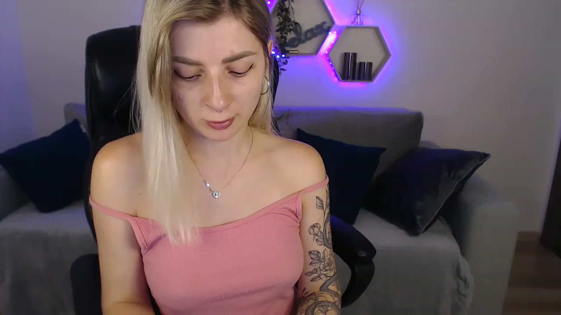Gallery image thumbnail from NanaFox's myfreecams stream on, 07/27/2023, 10:39 image 7 of 20