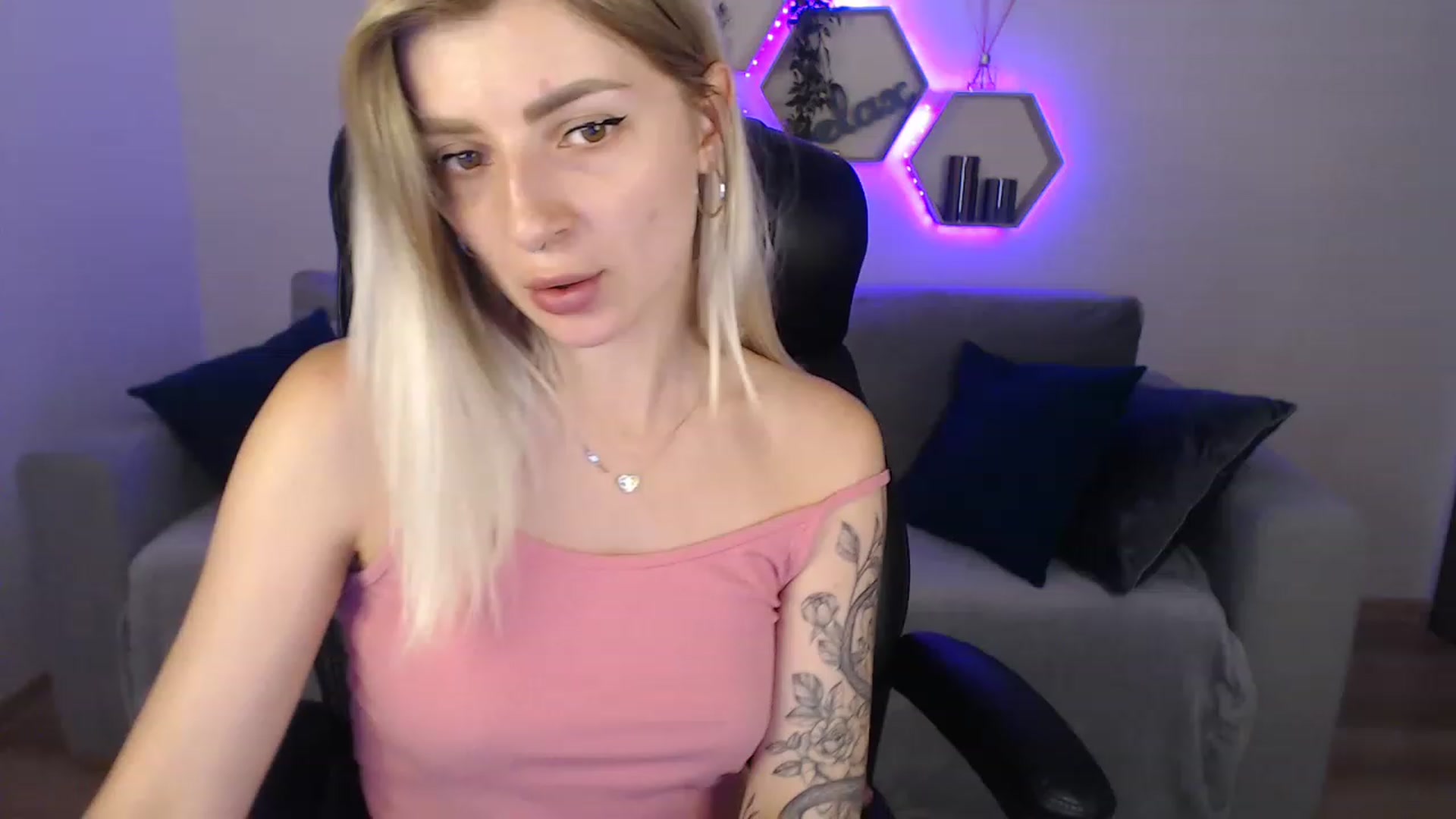 Gallery image thumbnail from NanaFox's myfreecams stream on, 07/27/2023, 11:55 image 1 of 20