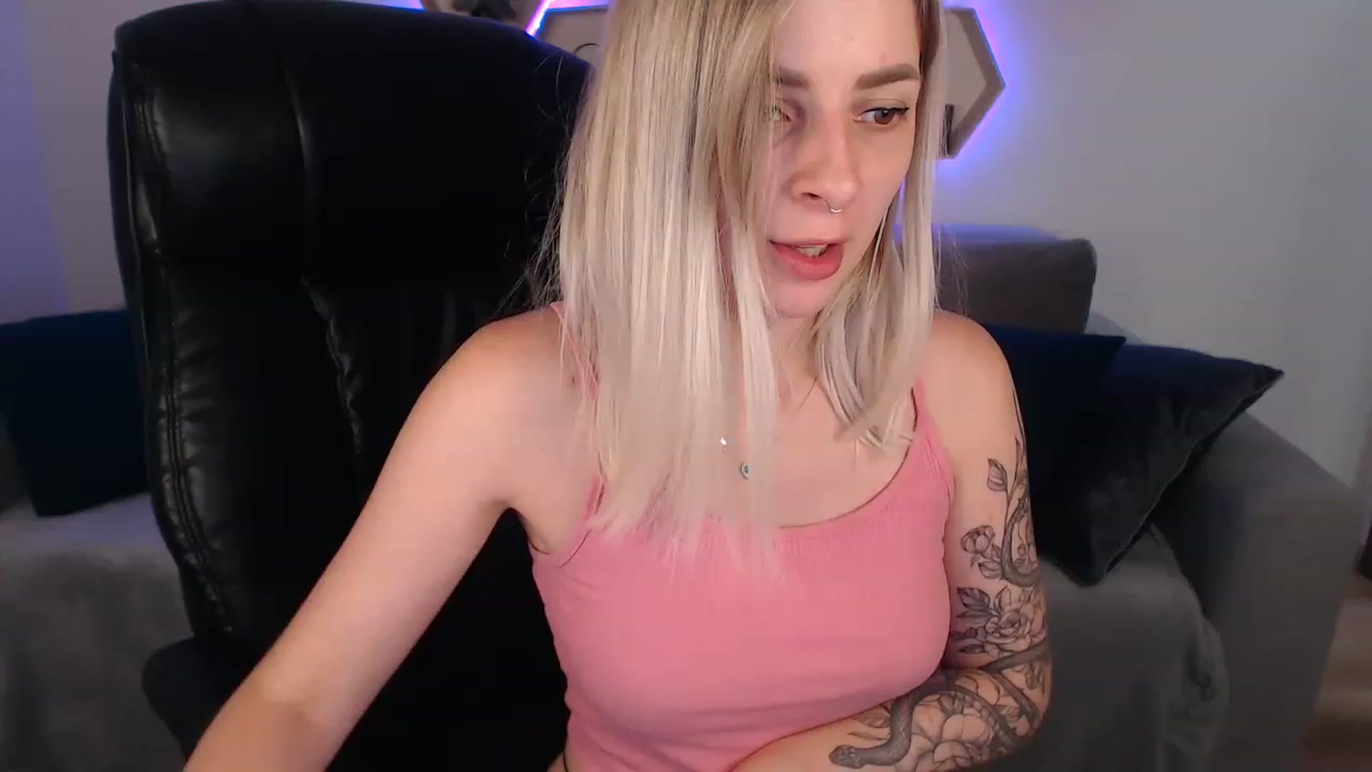 Gallery image thumbnail from NanaFox's myfreecams stream on, 07/27/2023, 13:17 image 13 of 20